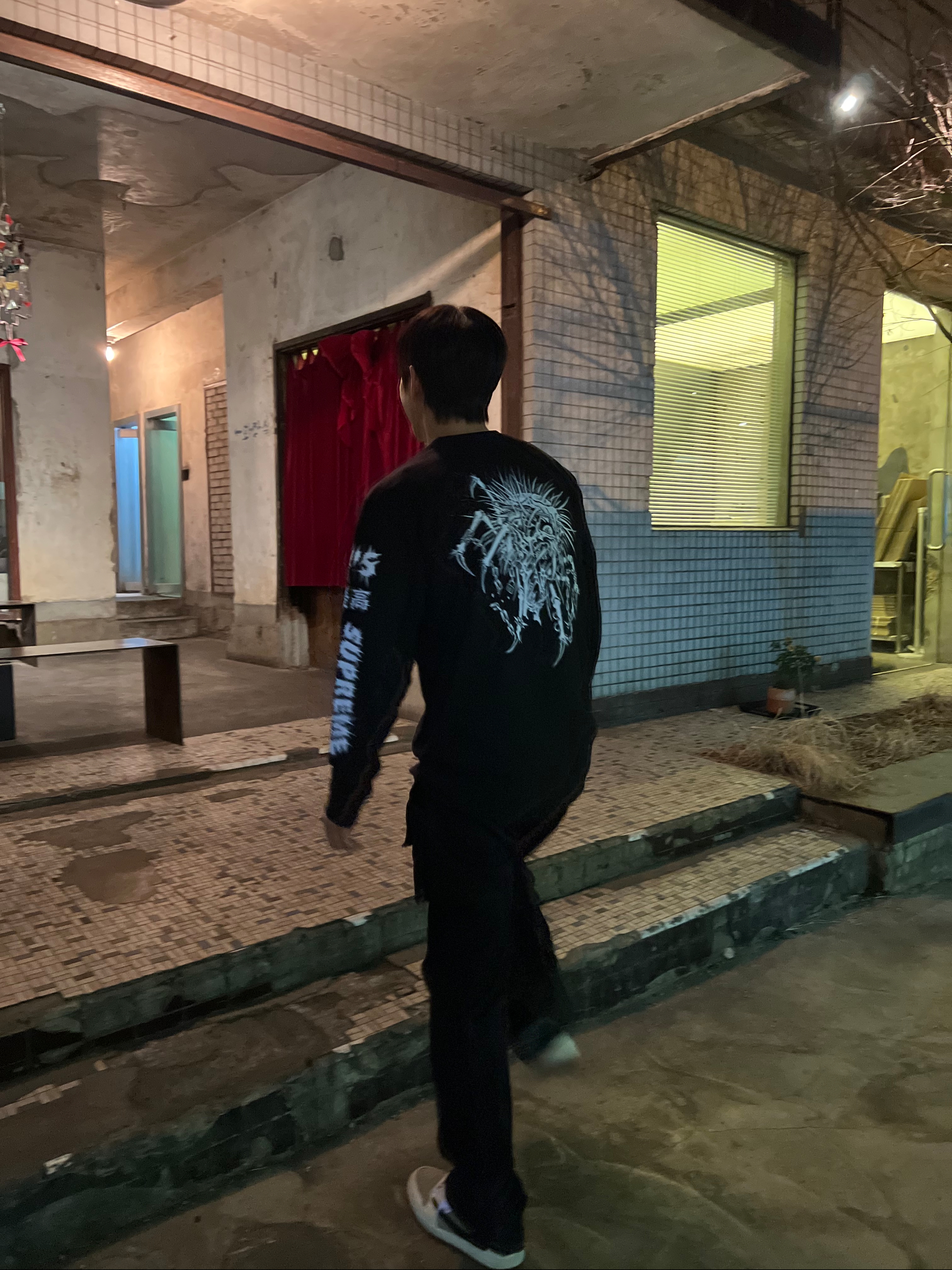 Supreme x Y's by Yohji Yamamoto L/S T-Shirt Black - 25FW, Jordan 1 x Travis Scott Retro Low Golf NRG Neutral Olive 착용 스타일