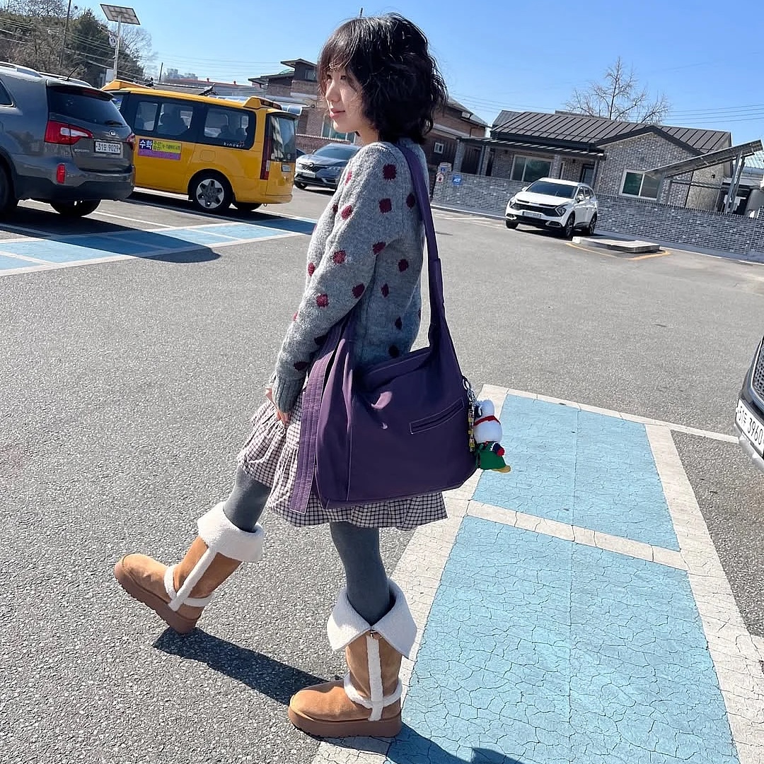 ACOC Panel Cross Bag_Purple 착용 스타일 - 1