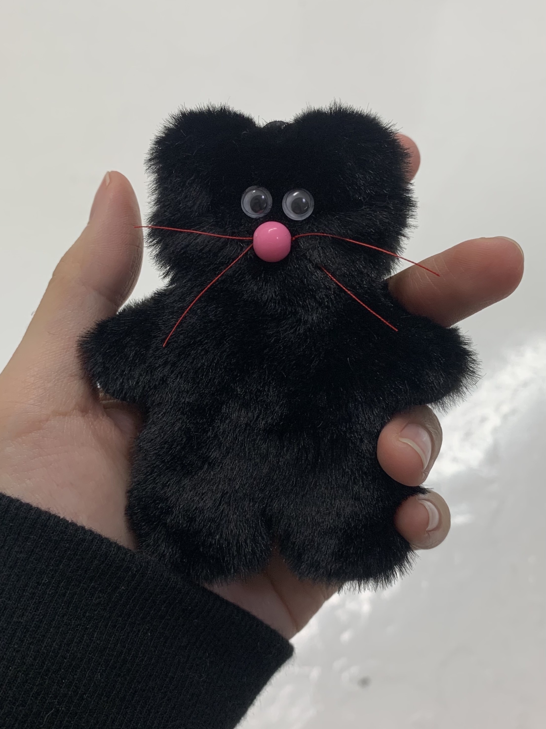 Monamhee Beulpingi Mini Friends Phone Strap Black 착용 스타일