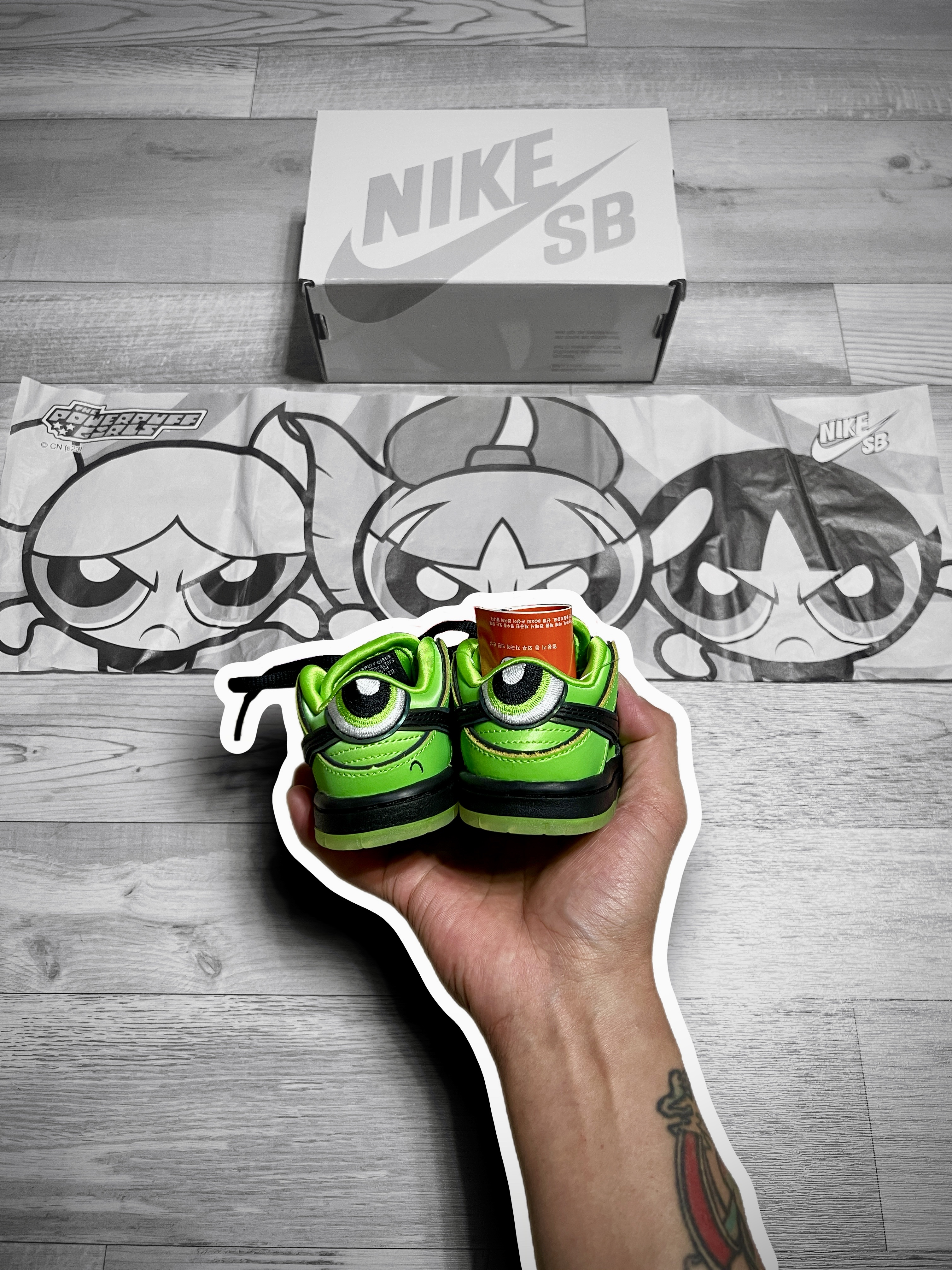 (TD) Nike x The Powerpuff Girls SB Dunk Low Pro QS Buttercup 착용 스타일 - 1