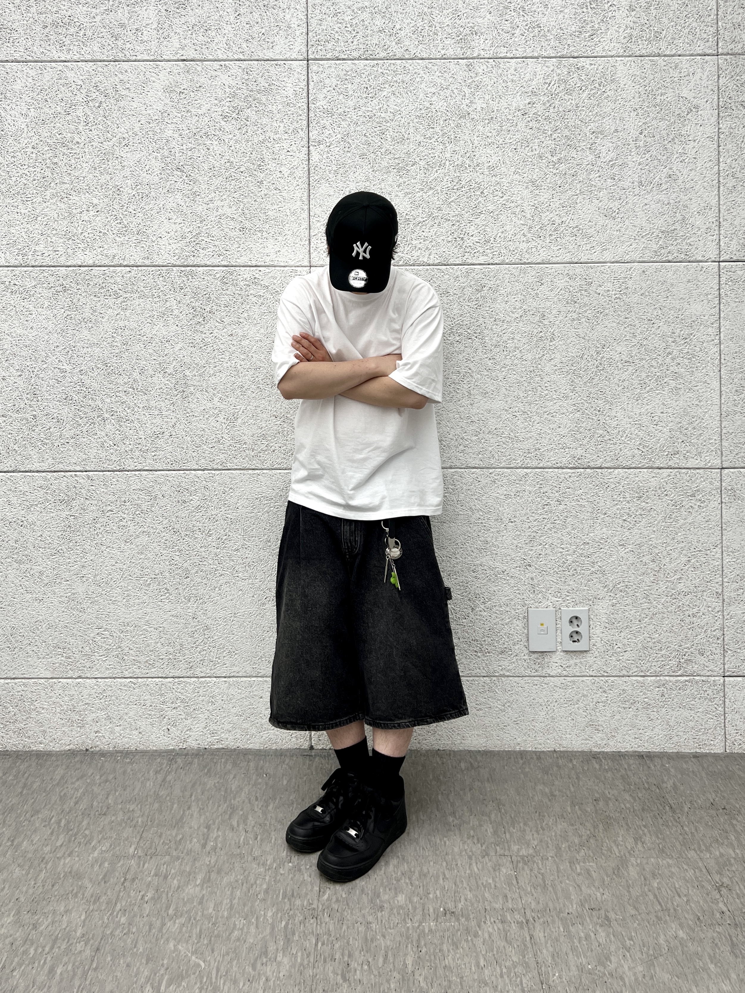 Nike Air Force 1 '07 Low Triple Black 착용 스타일 - 1