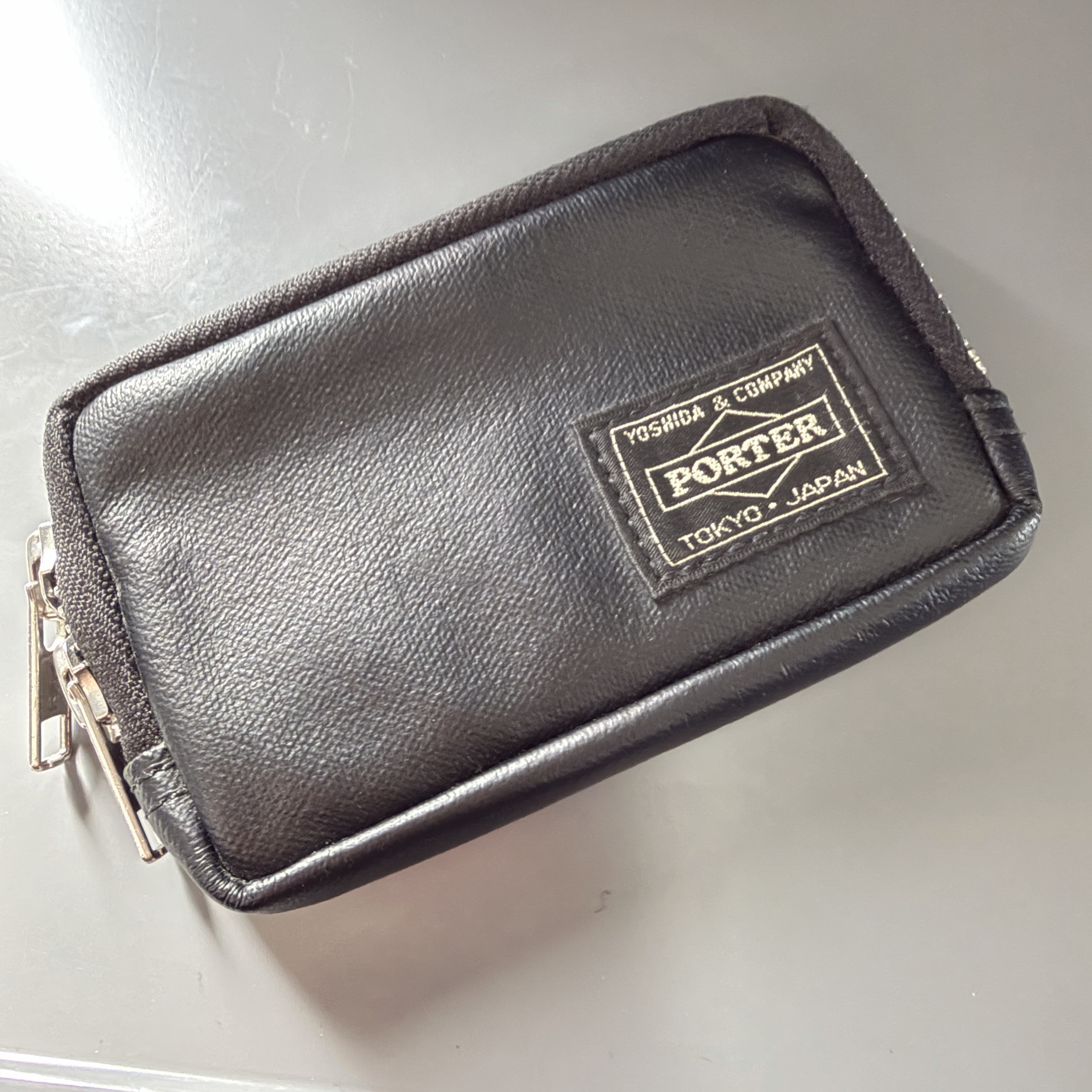 Porter Freestyle Multi Coin Case Black 착용 스타일