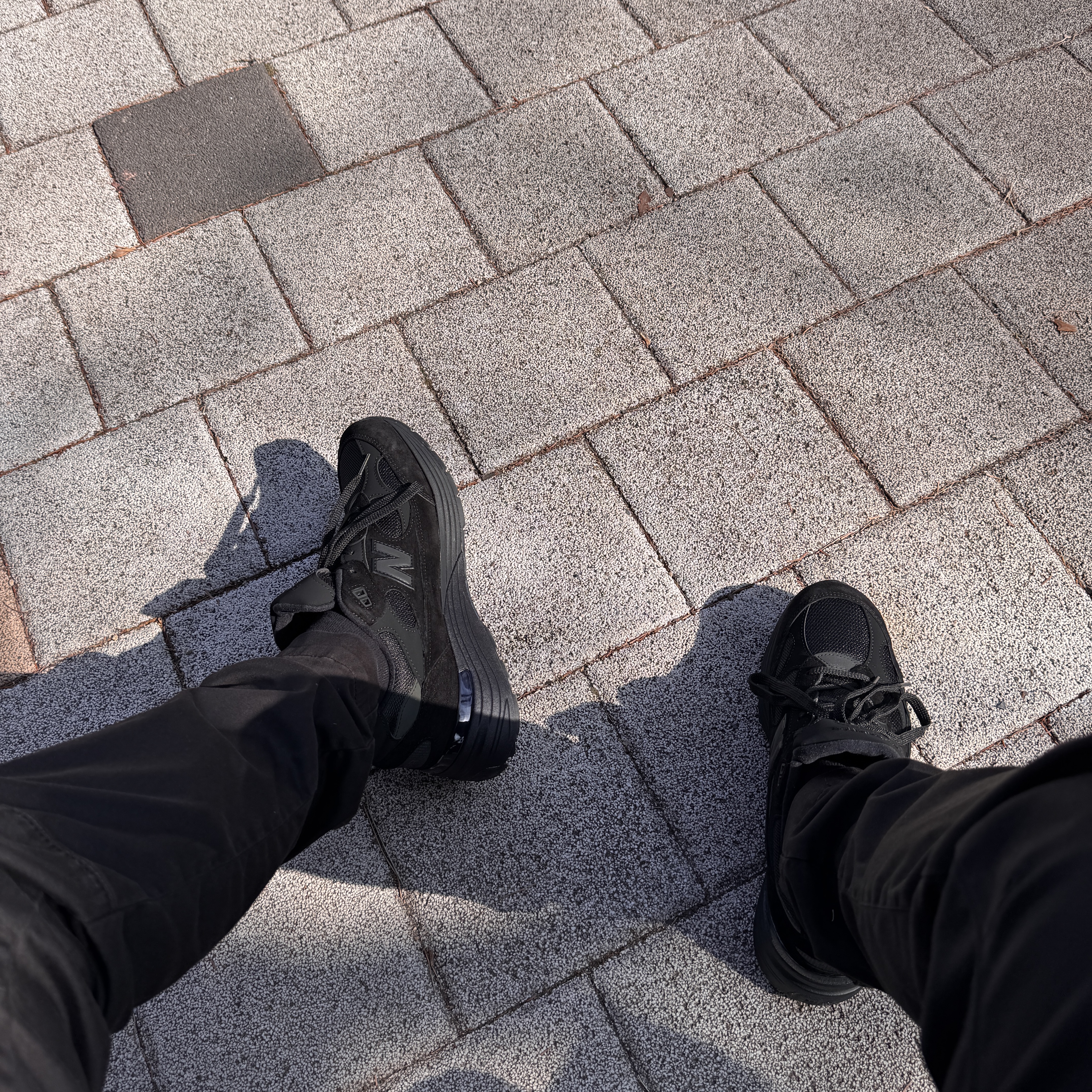 C.P. Company Stretch Sateen Ergonomic Lens Cargo Pants Black - 24FW, New Balance 992 Made in USA Core Black 착용 스타일 - 1