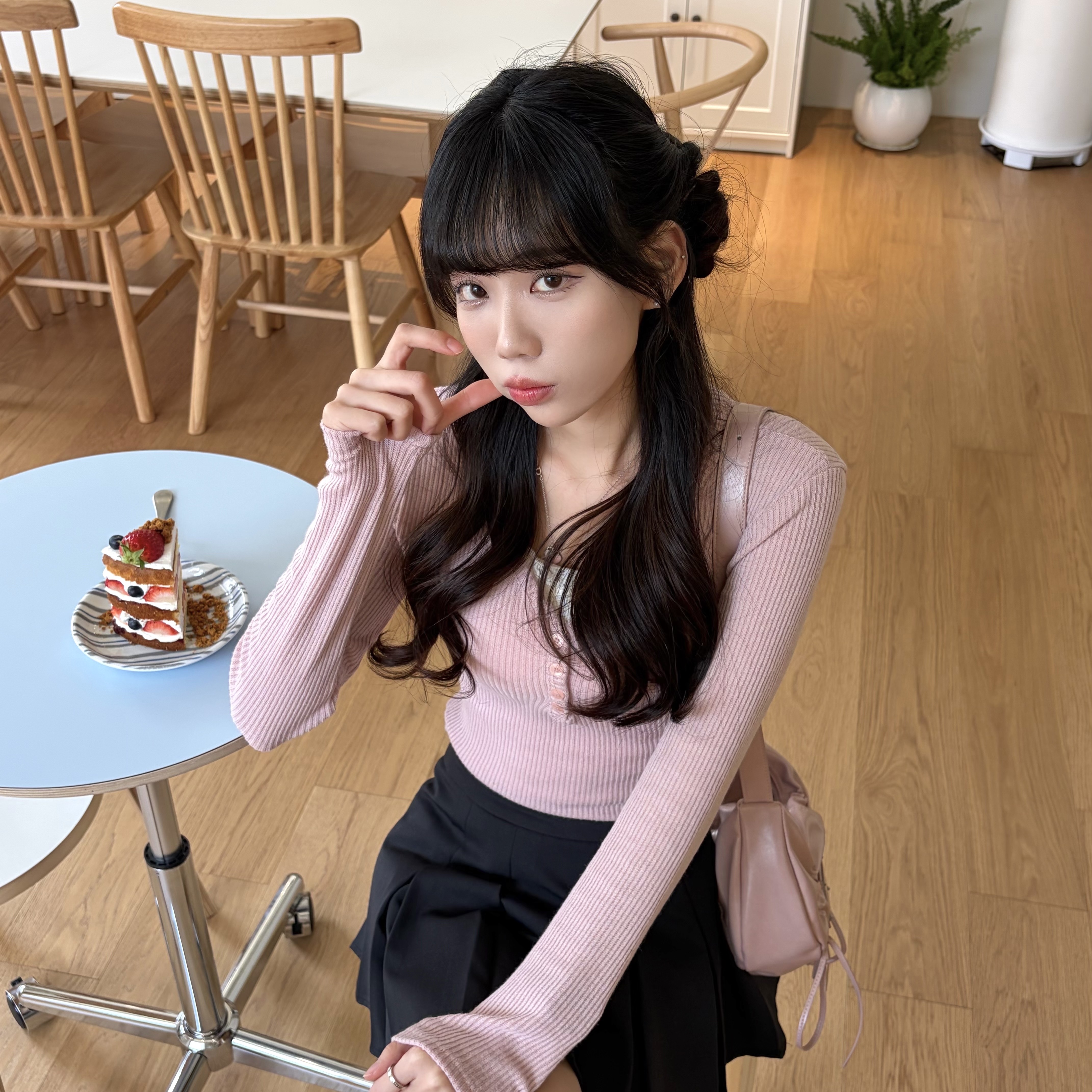 (W) MM6 Maison Margiela Numeric Minimal Signature Ring Silver Palladium, Matin Kim Half Shirring Ribbon Round Bag Pink 착용 스타일 - 3