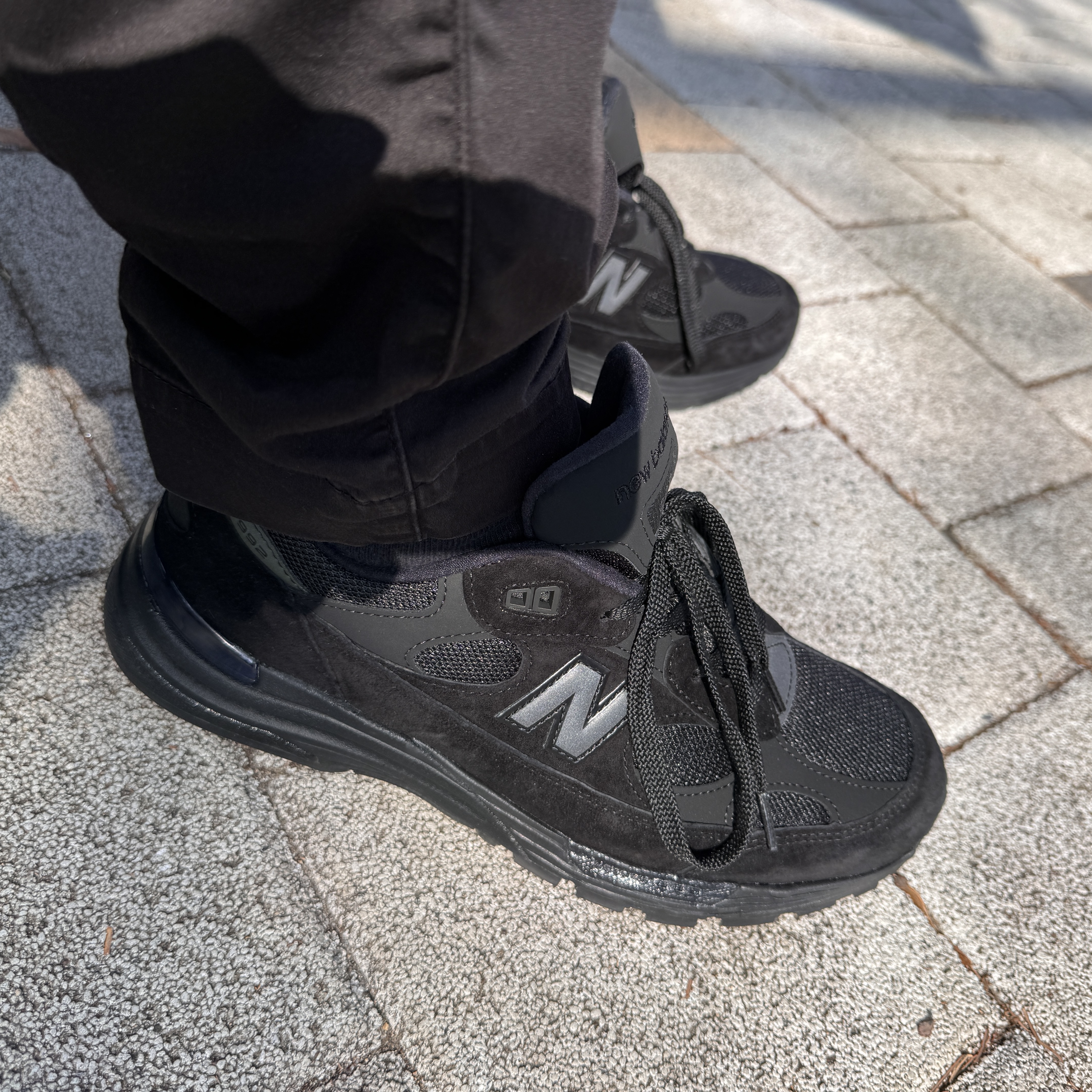 C.P. Company Stretch Sateen Ergonomic Lens Cargo Pants Black - 24FW, New Balance 992 Made in USA Core Black 착용 스타일 - 2