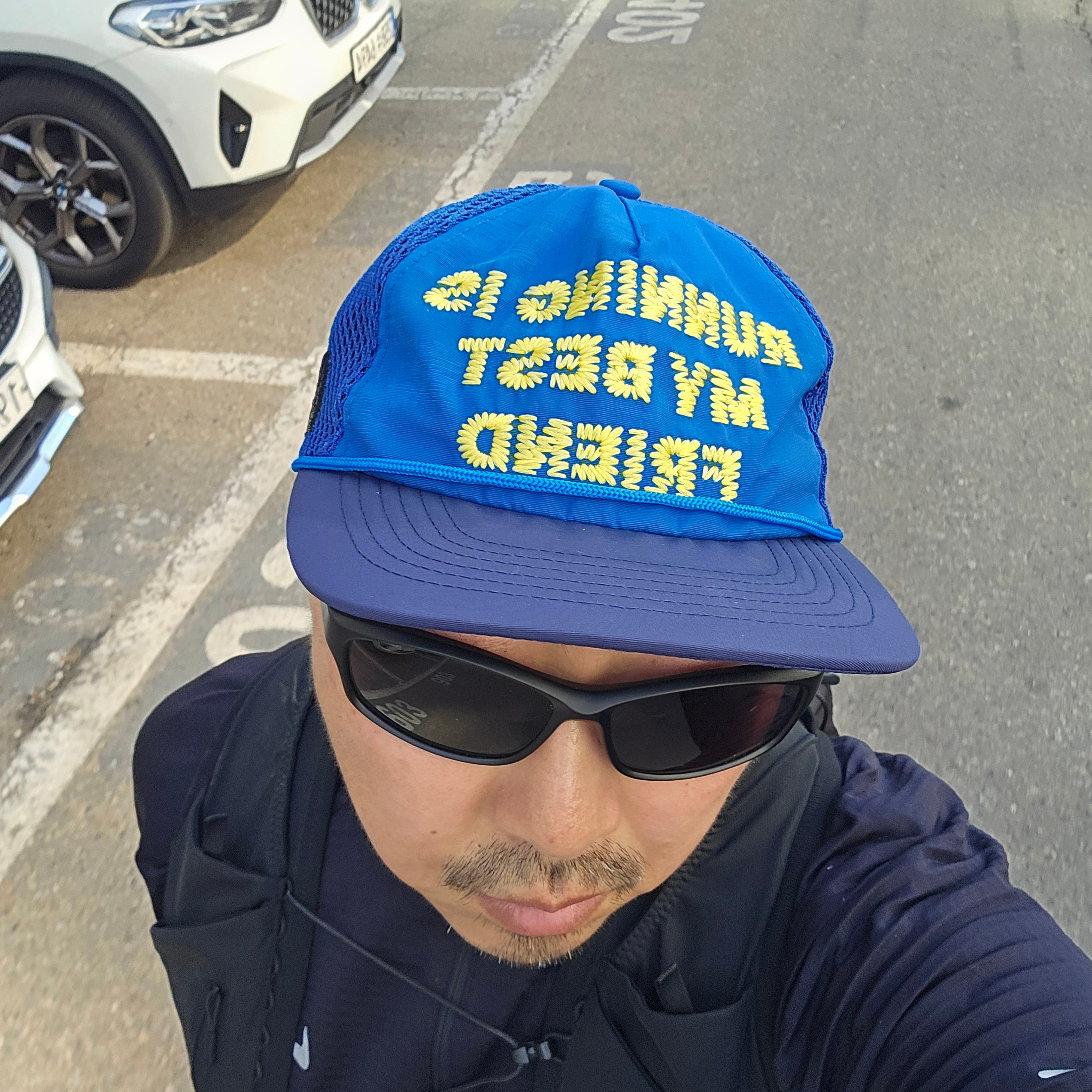 Alex Zono Running Is My Best Friend Trucker Blue, Nike Vomero Plus Black Metallic Dark Grey 착용 스타일