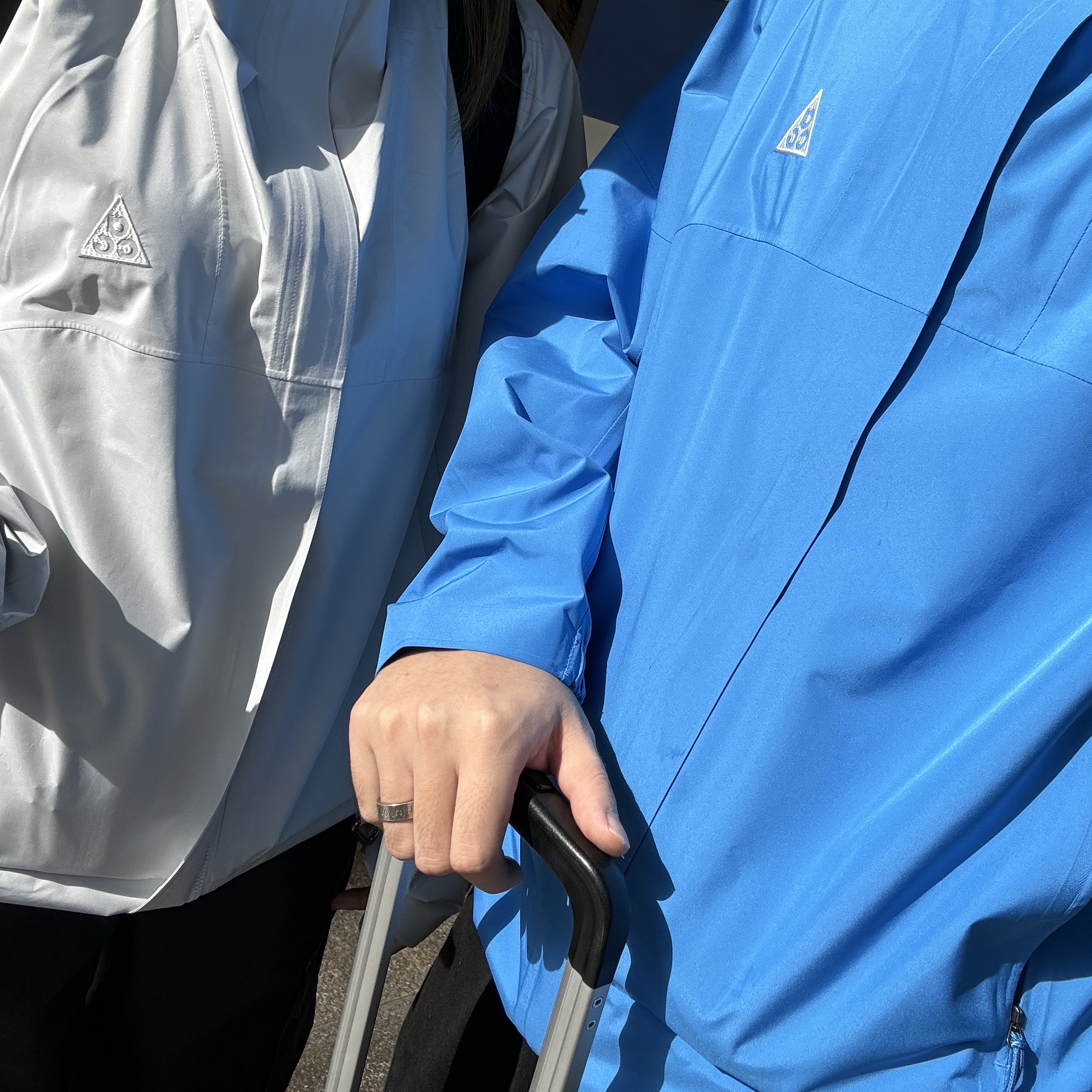 Nike ACG Storm-Fit ADV Cascade Rains Full Zip Jacket Light Photo Blue Summit White - Asia, Nike ACG Storm-Fit ADV Cascade Rains Full Zip Jacket Photon Dust - Asia 착용 스타일