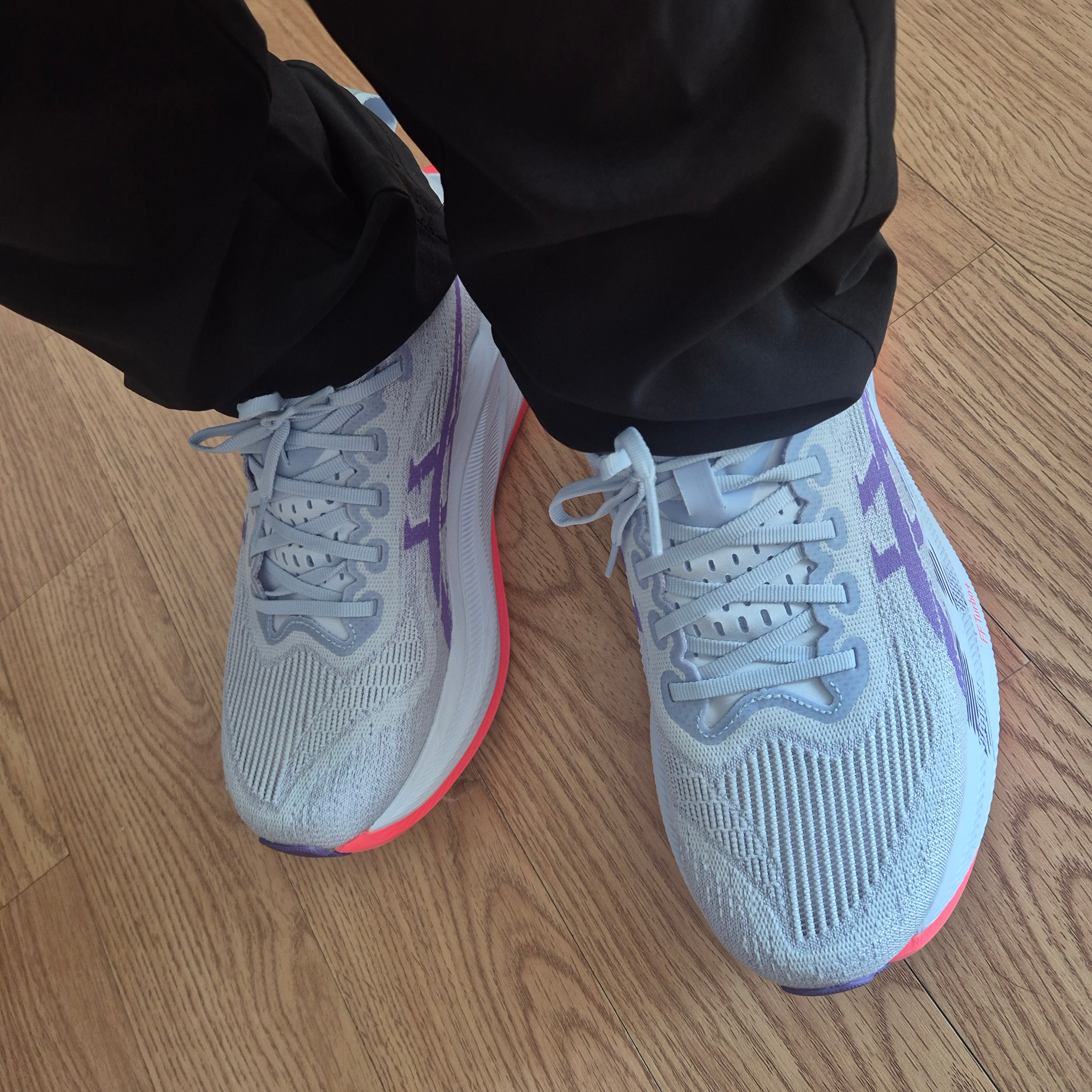 Asics Superblast 2 Blue Fade Edo Purple 착용 스타일 - 2