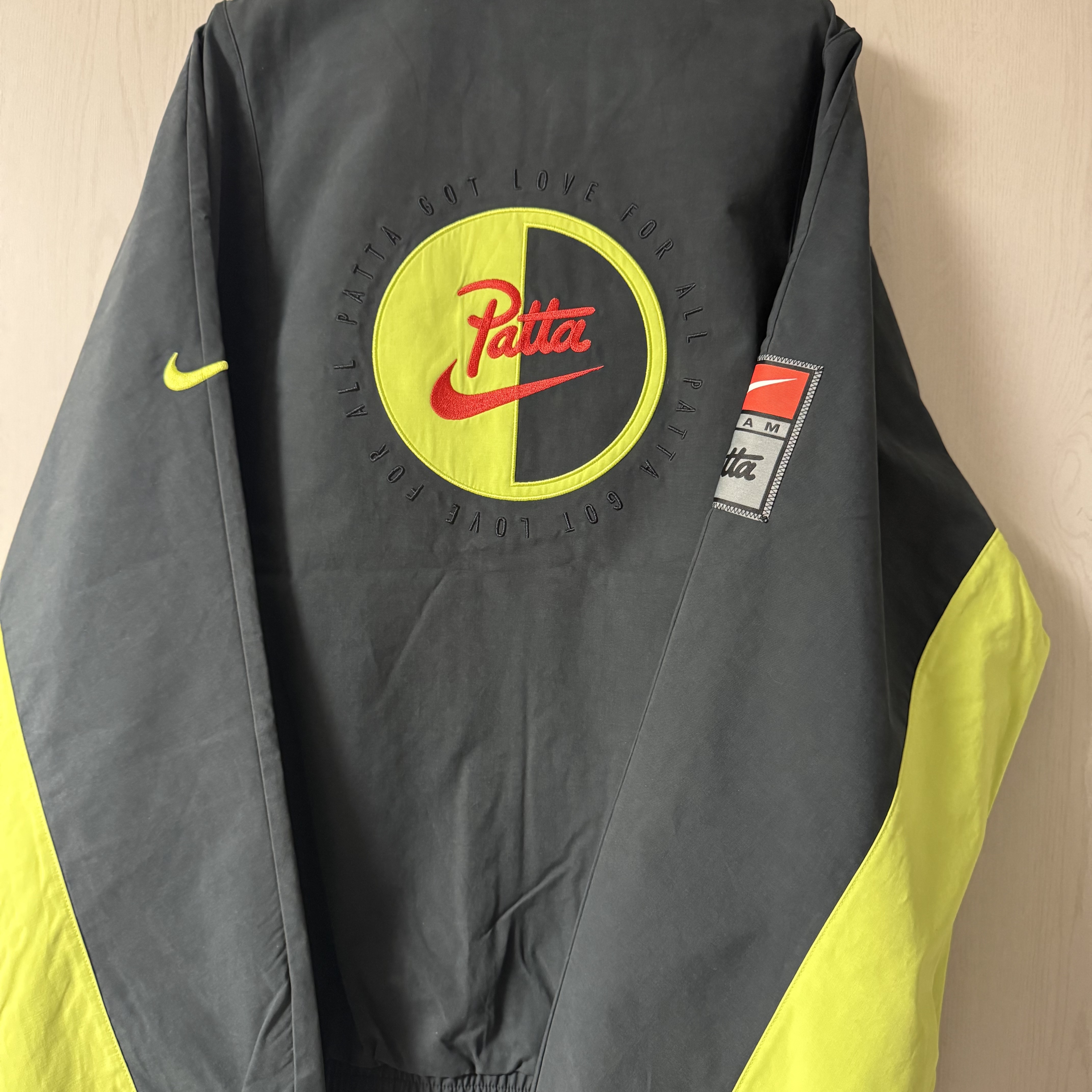 Nike x Patta Track Jacket Black Cyber (HJ0712-010) 착용 스타일