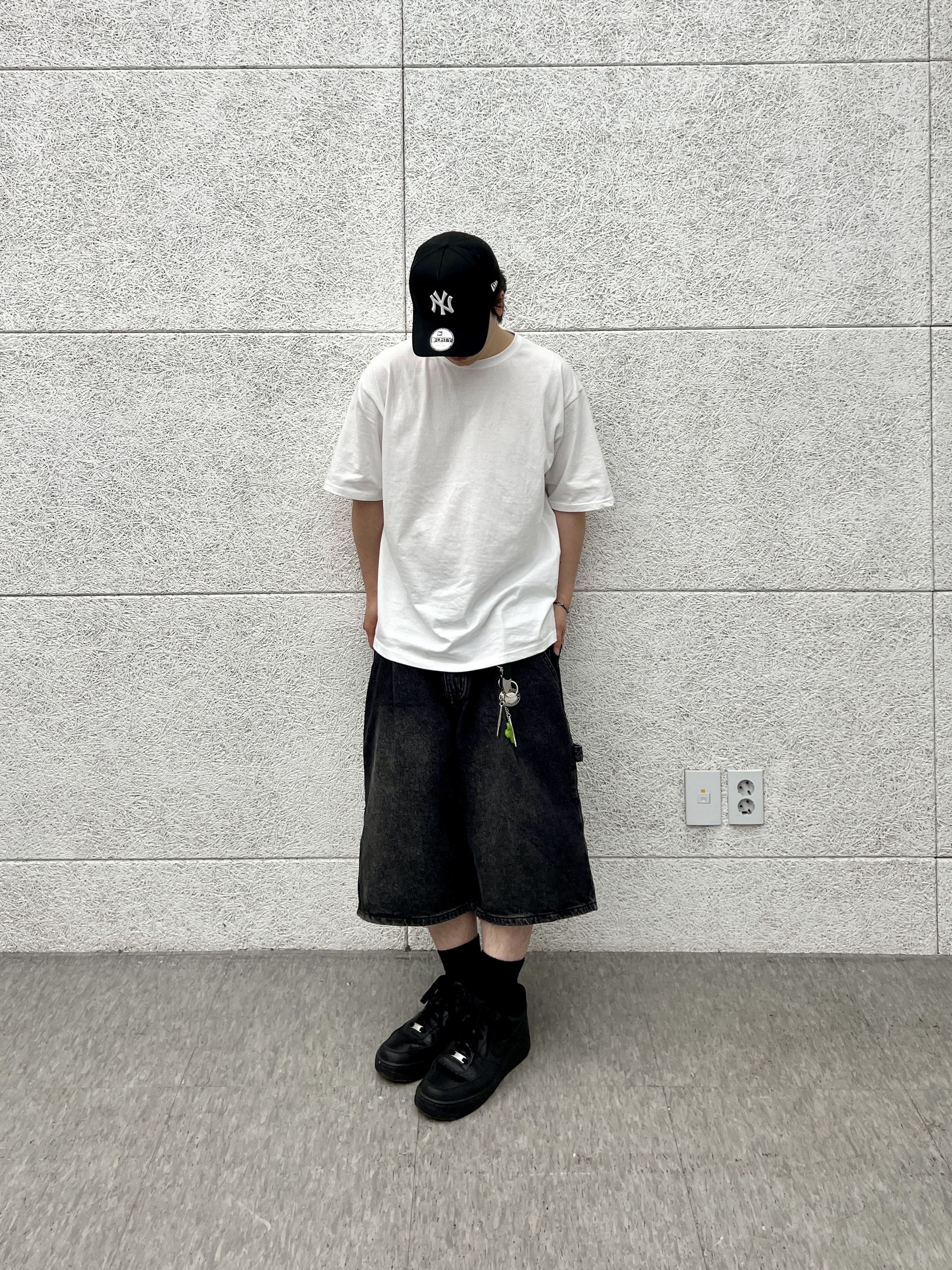 Nike Air Force 1 '07 Low Triple Black 착용 스타일 - 2