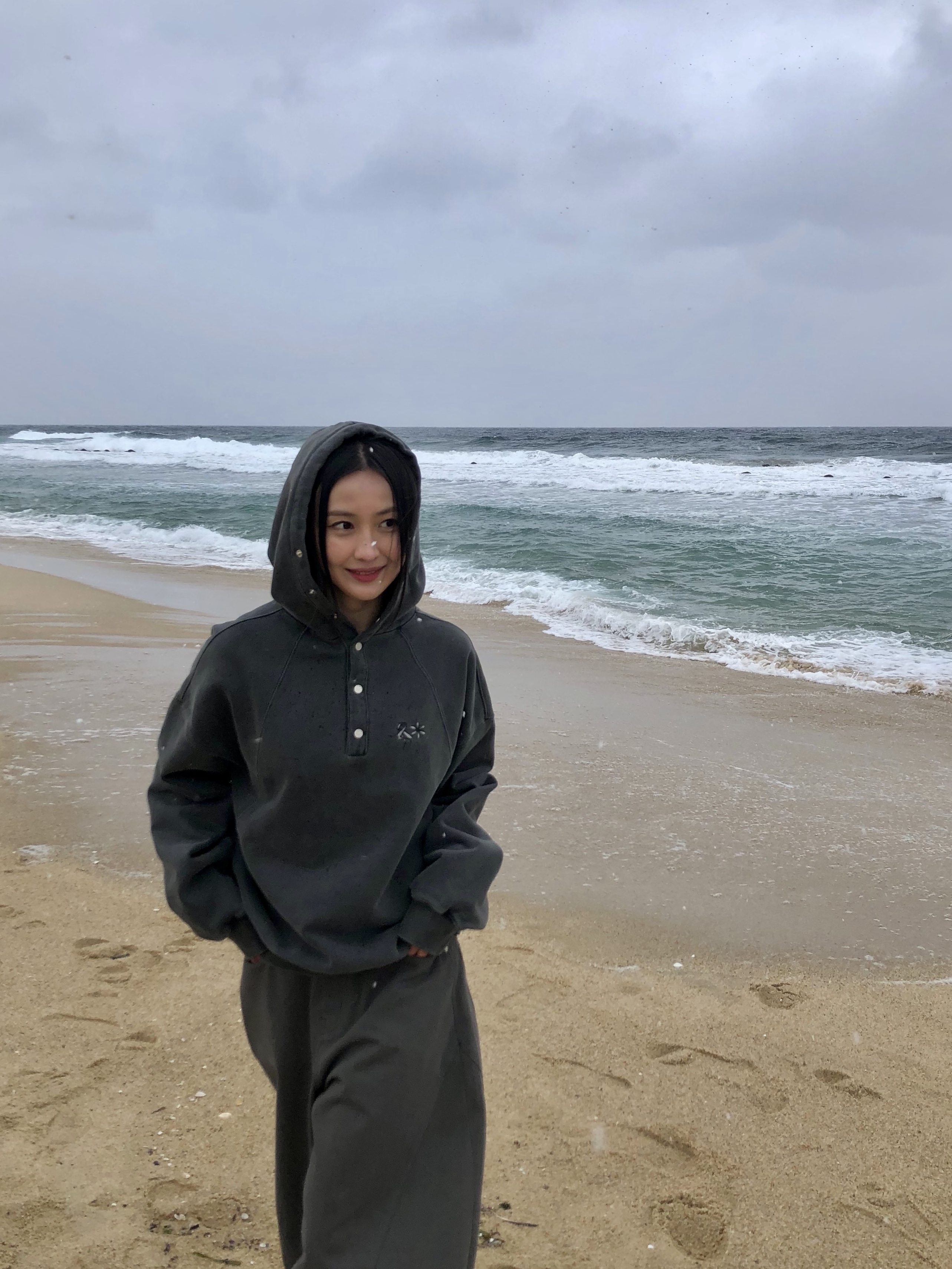 Riomeu Pigment Heavy Sweat Burton Hoodie Charcoal 착용 스타일 - 1