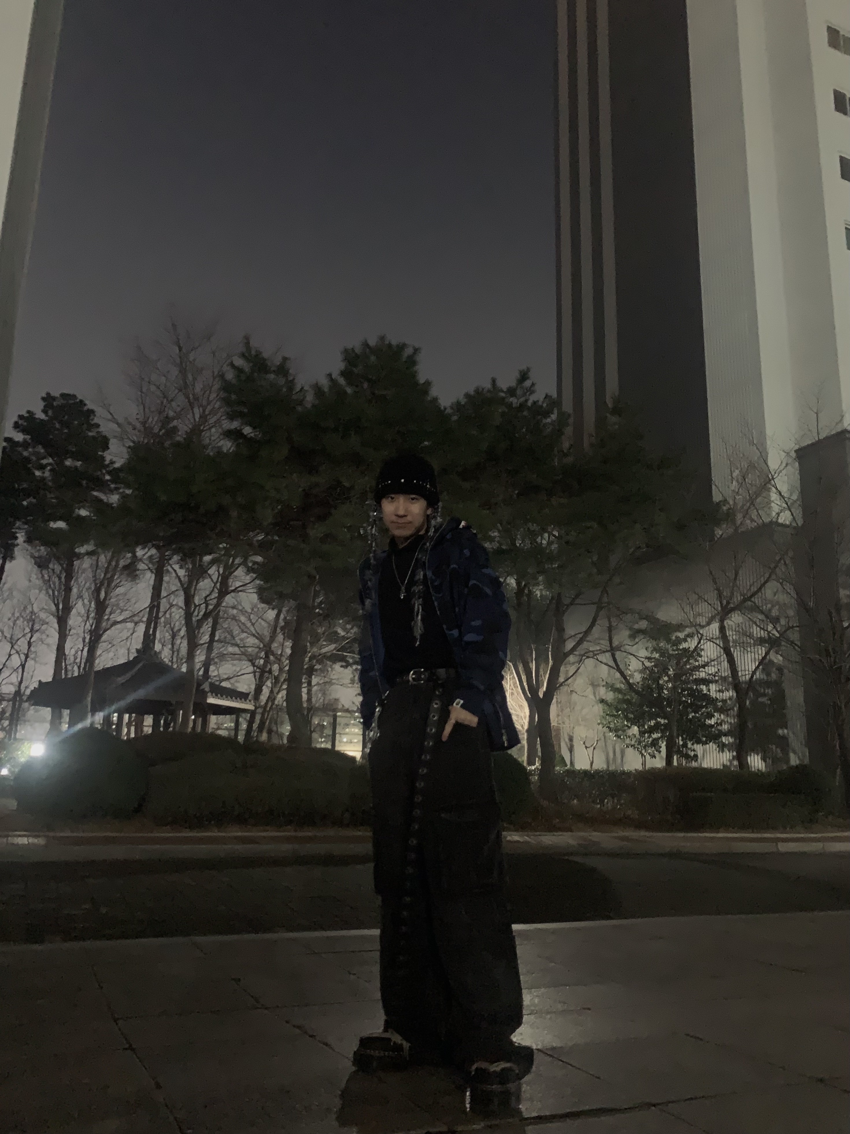BAPE Color Camo Shark Full Zip Hoodie Navy, Dr. Martens x Rick Owens 1460 Quad Sole Mega Lace Boots Black 착용 스타일 - 2