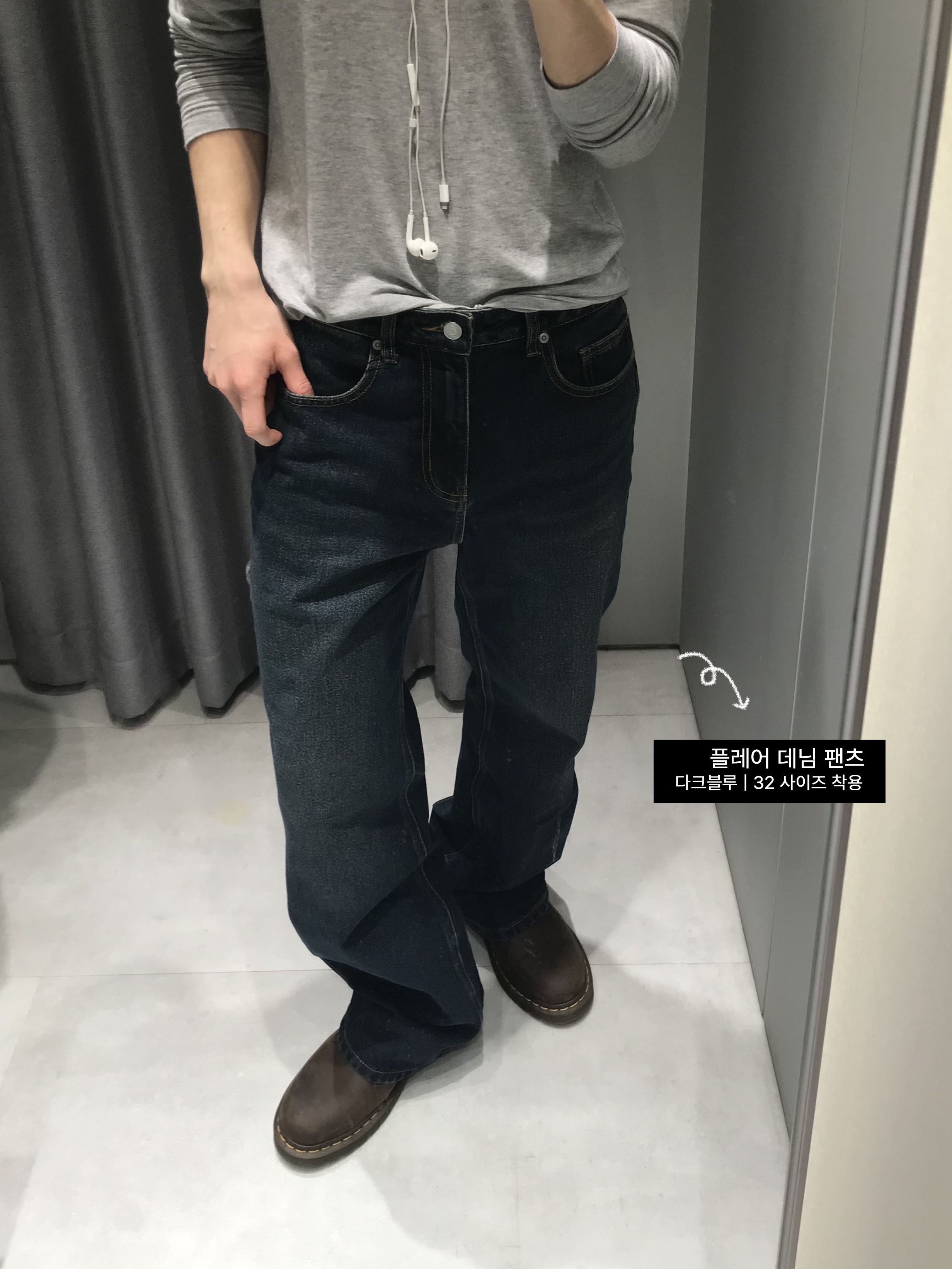 Dr. Martens 1461 Crazy Horse Dark Brown, Apple EarPods Lightning Connector (Korean Ver.) 착용 스타일 - 6