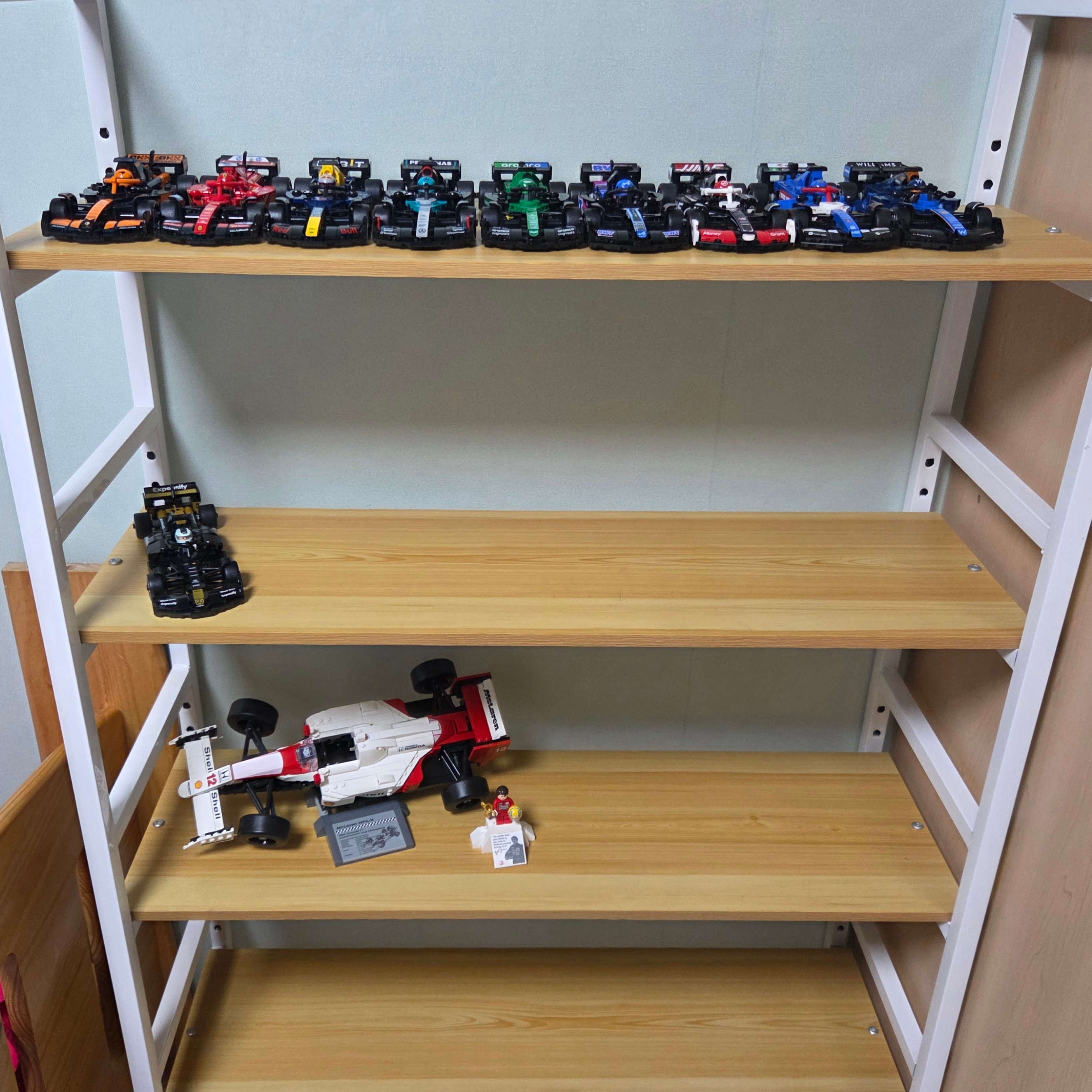 Lego Speed Champions McLaren F1 Team MCL38 Race Car, Lego Speed Champions Ferrari SF-24 F1 Race Car 착용 스타일