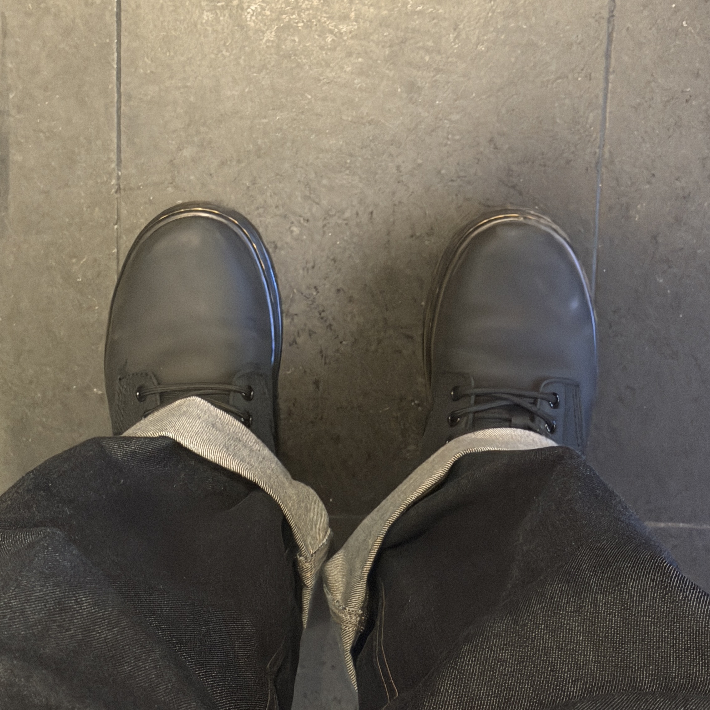 Dr. Martens Reeder Wyoming Leather Utility Shoes Black 착용 스타일 - 1
