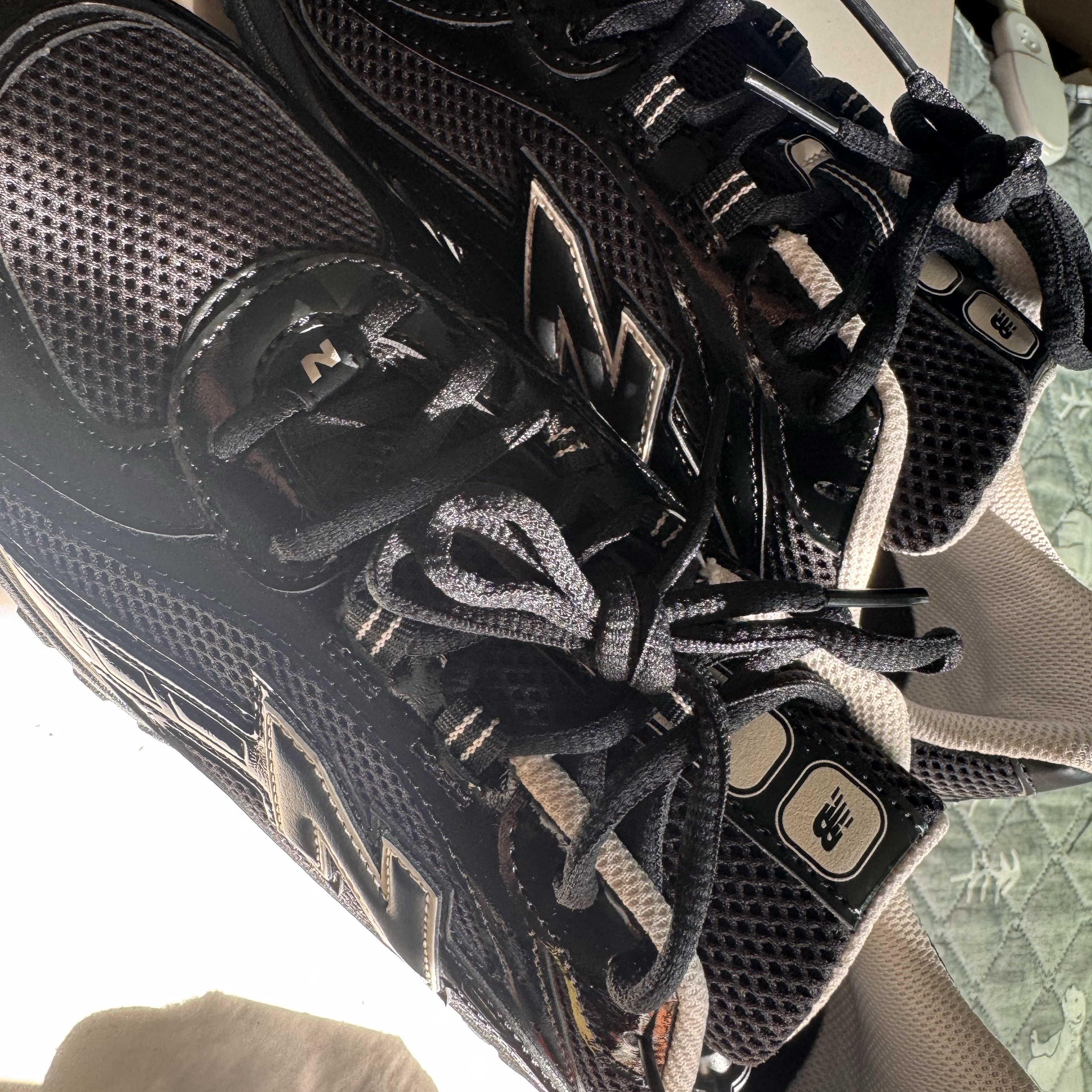 New Balance 204L Black Timberwolf 착용 스타일