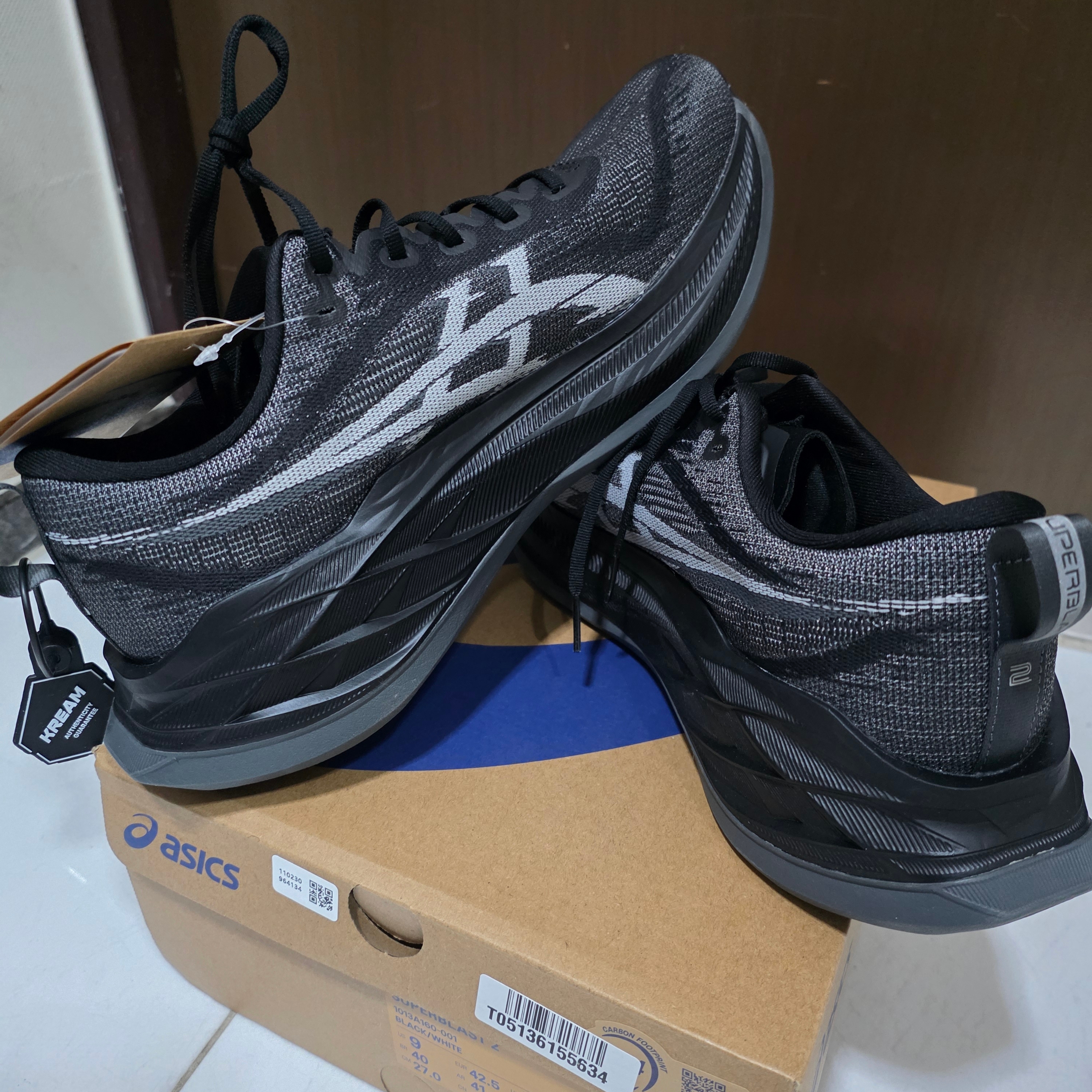 Asics Superblast 2 Black White 착용 스타일