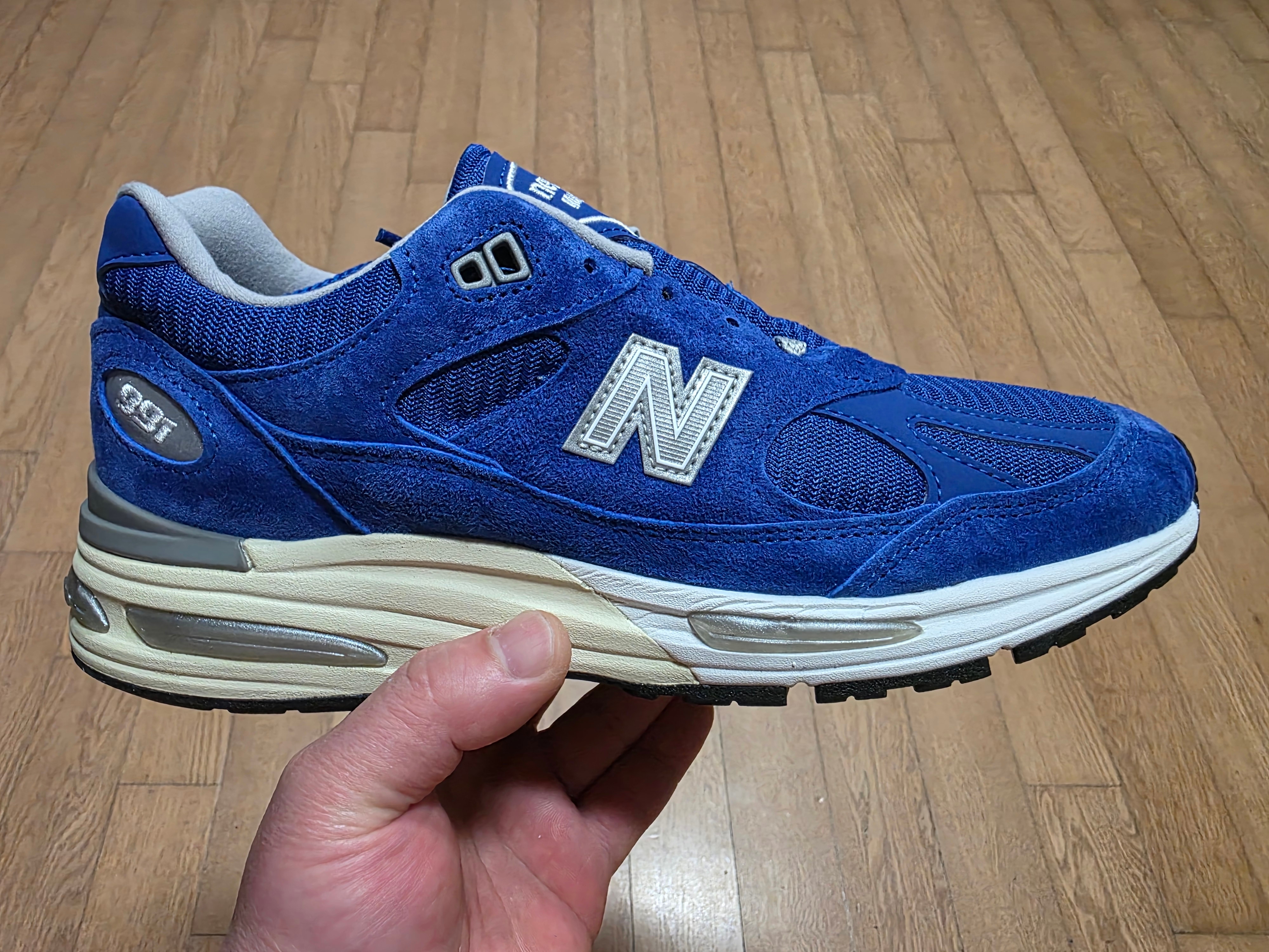 New Balance 991v2 Made in UK Dazzling Blue 착용 스타일 - 3