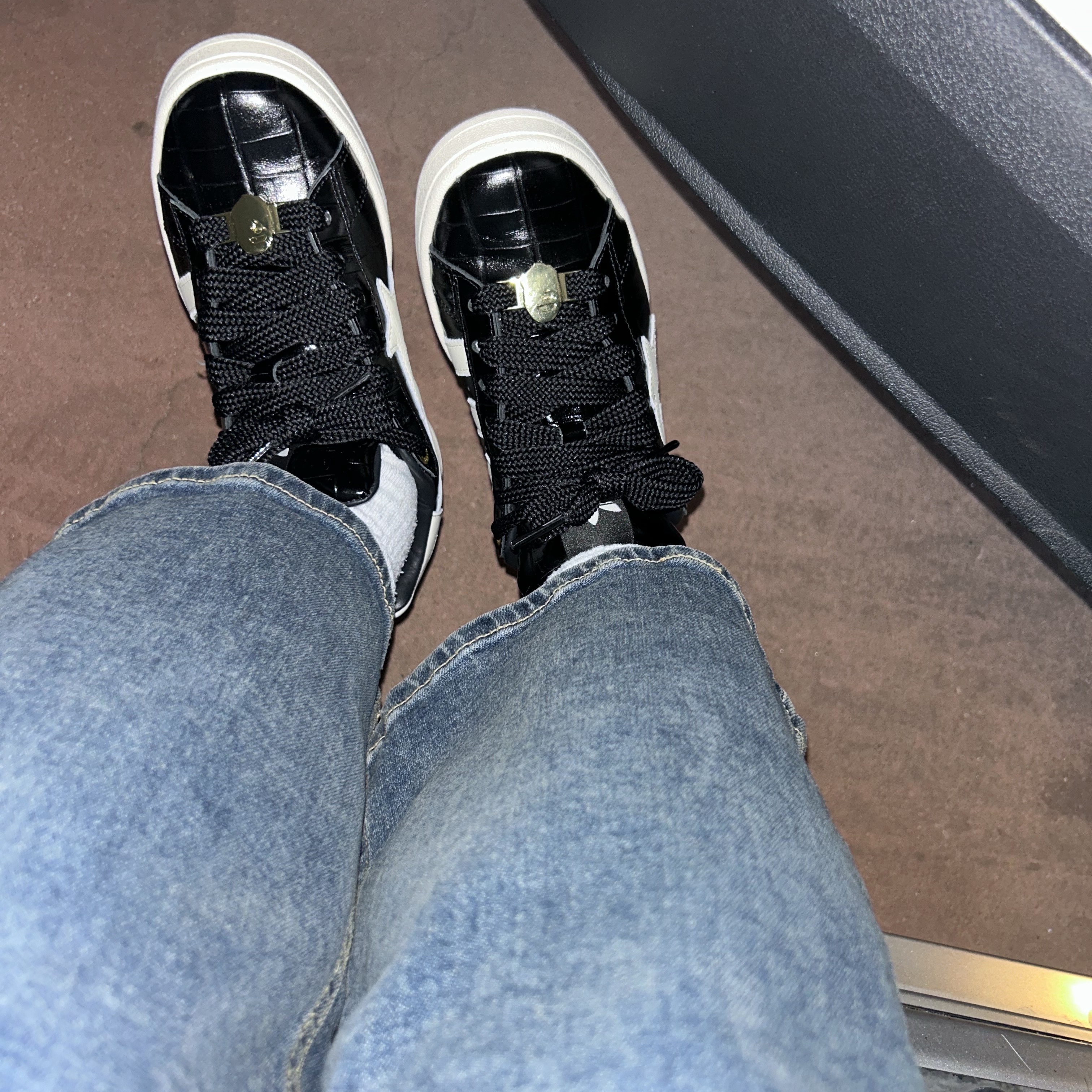 Adidas x BAPE Campus 00s Core Black Off White 착용 스타일 - 3