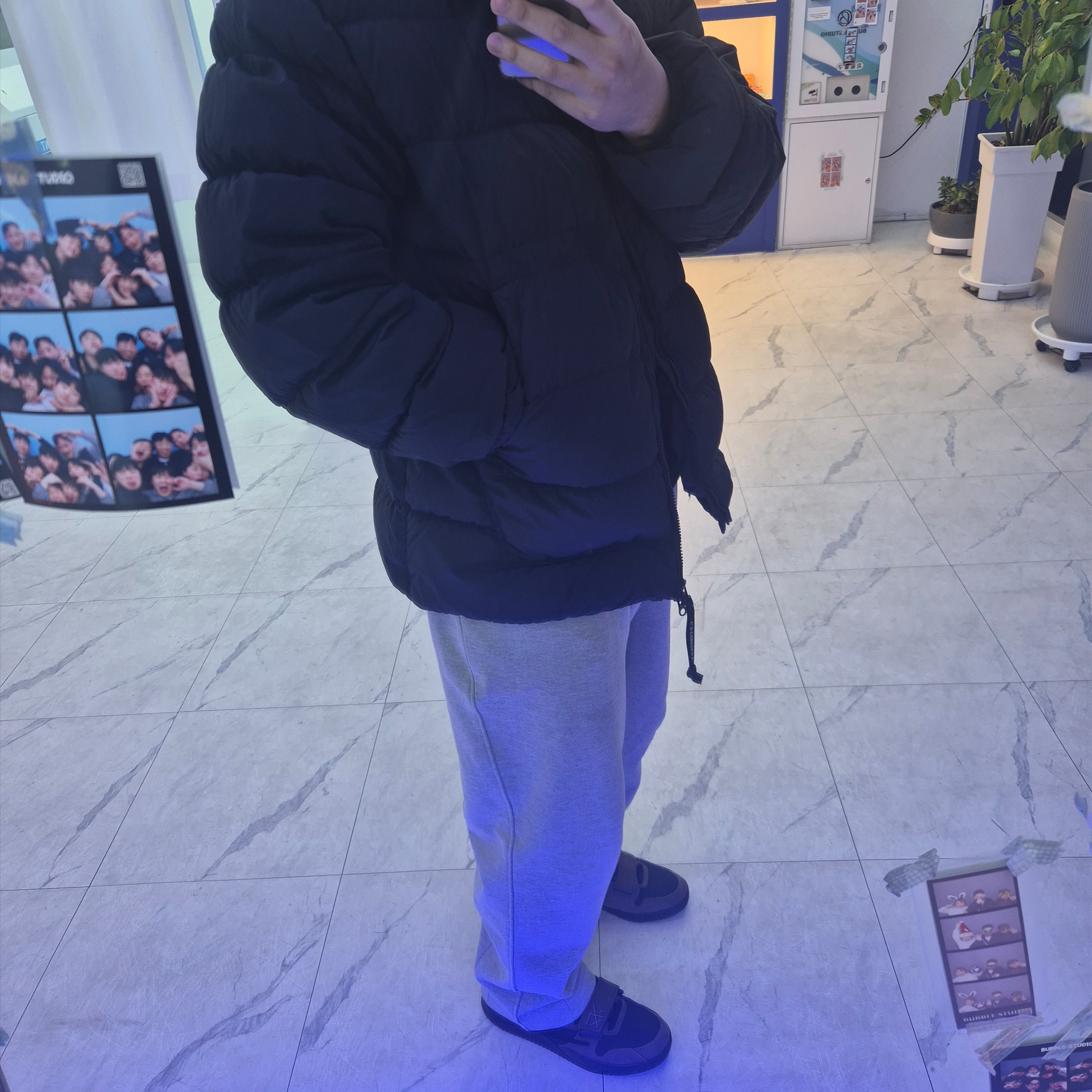 C.P. Company Chrome-R Goggle Down Jacket Black - 25FW, Jordan x Travis Scott Jumpman Jack TR Black and Dark Mocha 착용 스타일 - 1
