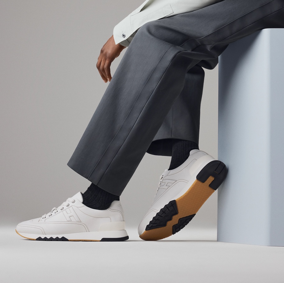 Hermes Trail Sneakers Calfskin & Blanc 착용 스타일 - 2