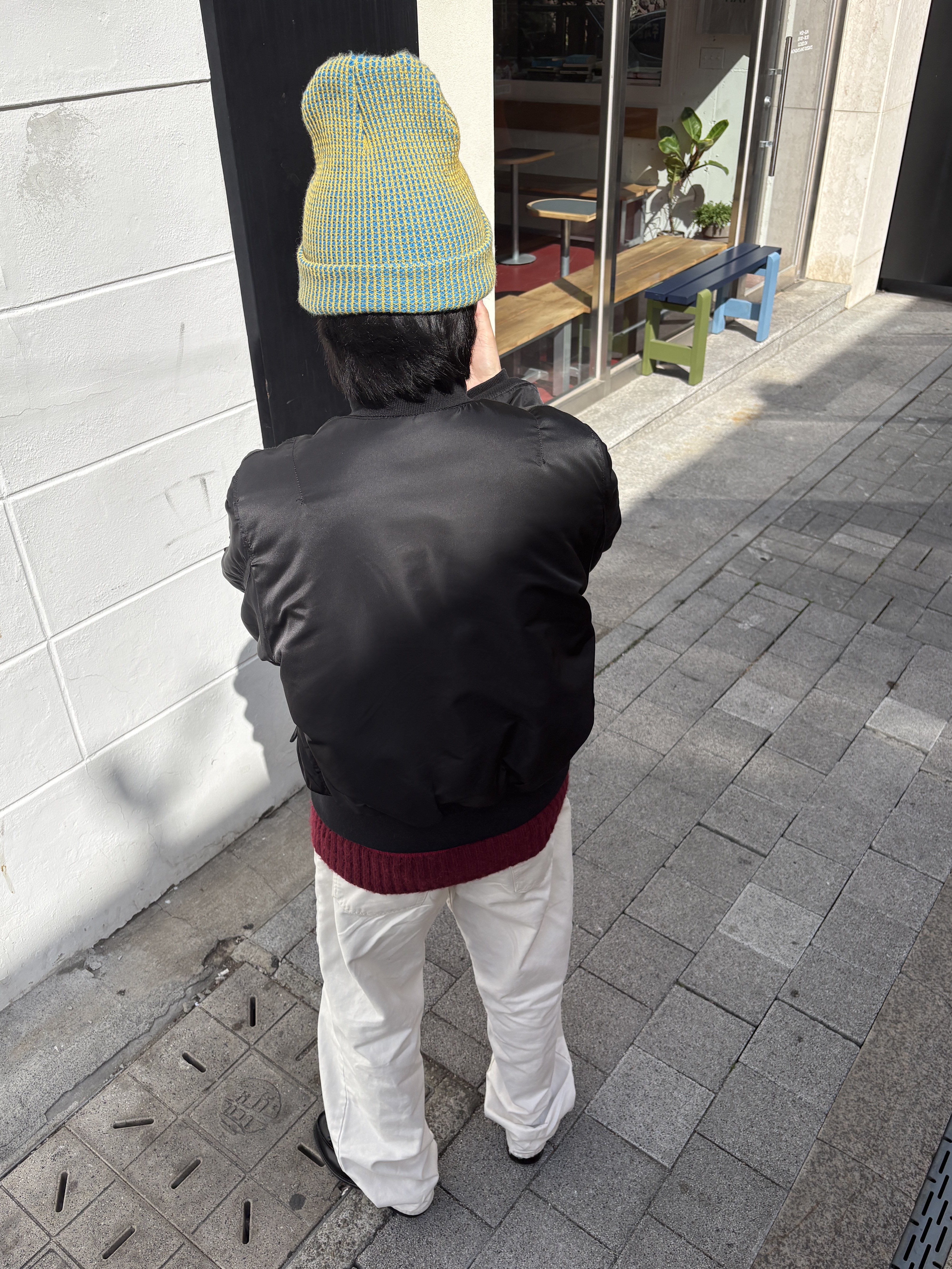 ALPHA INDUSTRIES MA-1 Flight Jacket Black, Aftermath Stripe Knit Red 착용 스타일 - 5
