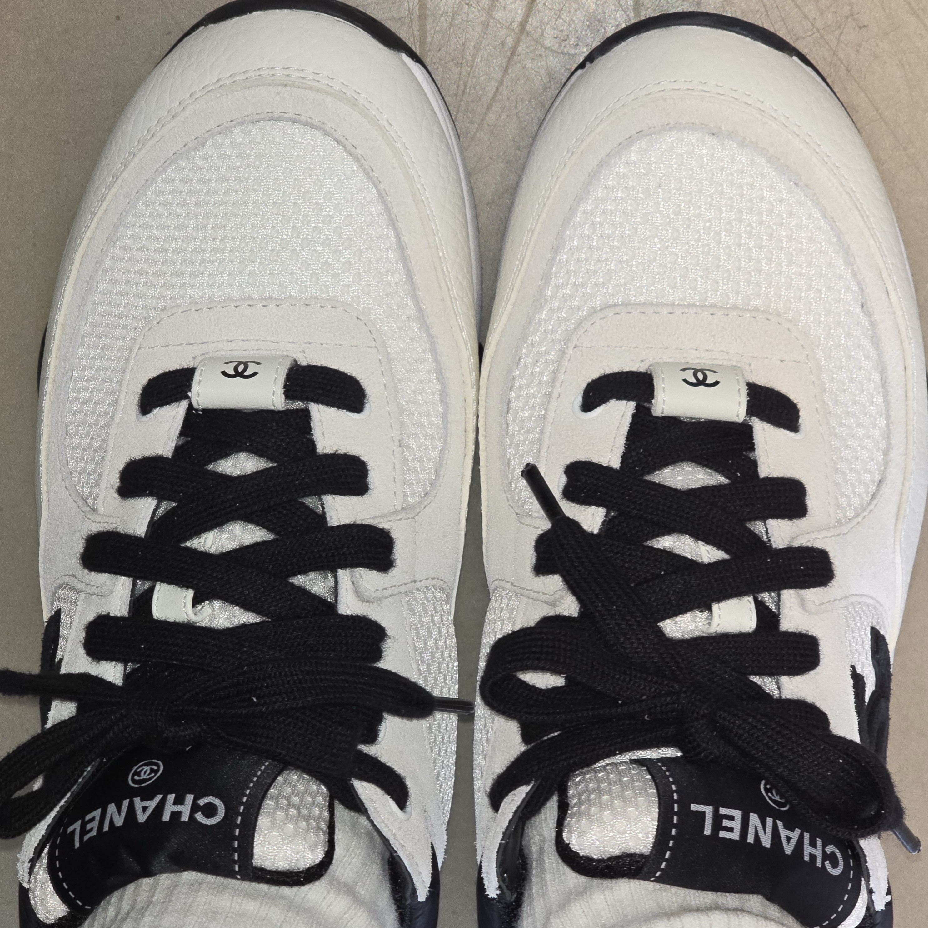 (W) Chanel Sneakers Mesh Suede Calfskin & White Black 착용 스타일