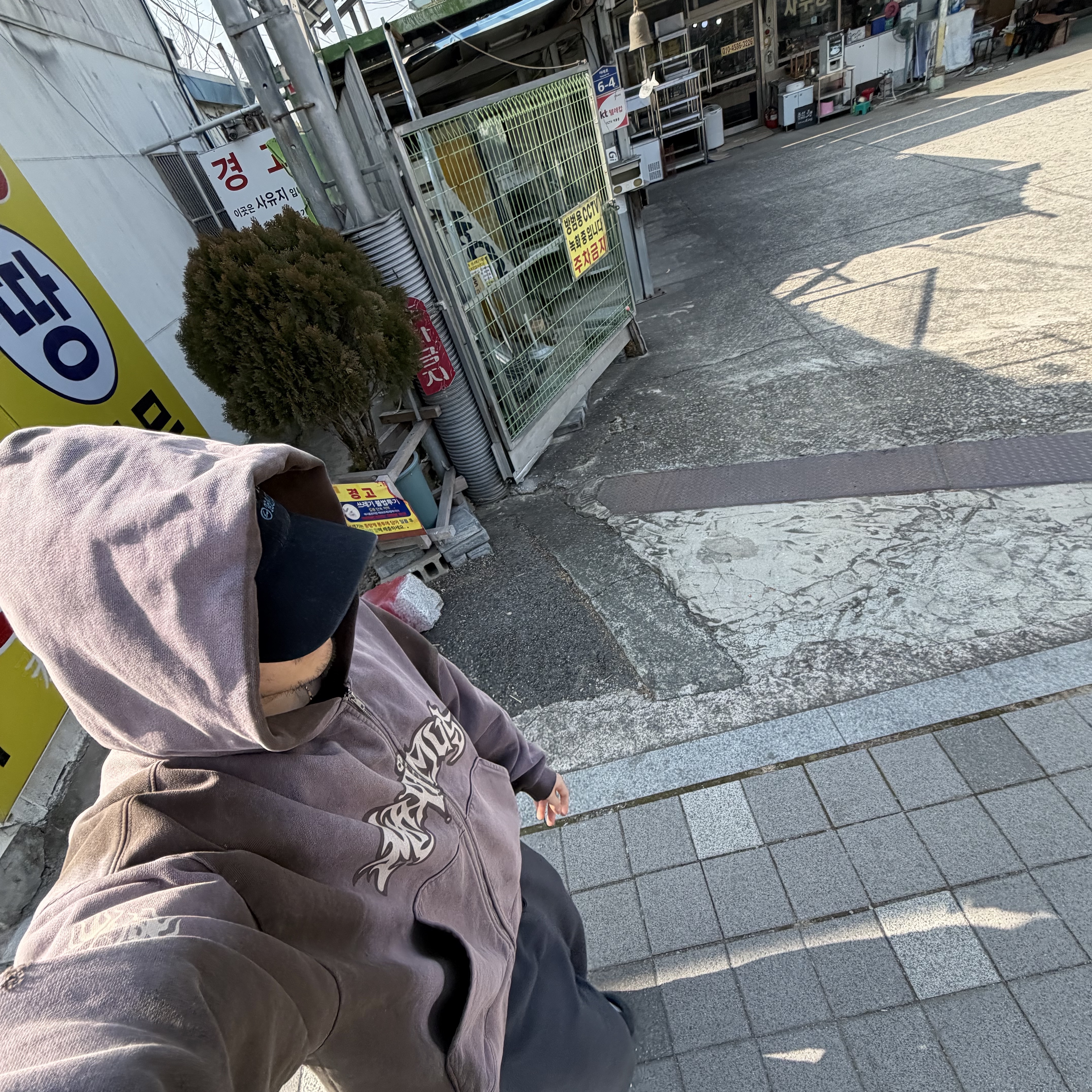 Travis Scott Circus Maximus Stadium Tour 25 Zip Hoodie, Travis Scott Cactus Jack x Fragment x Nike Houston To Ise Mie Hat Black 착용 스타일