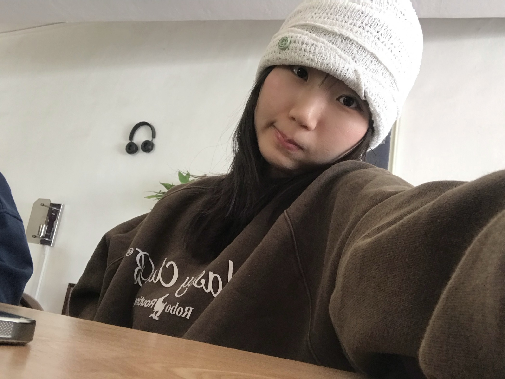 COYSEIO Rough Star Reversible Beanie Ivory 착용 스타일 - 1