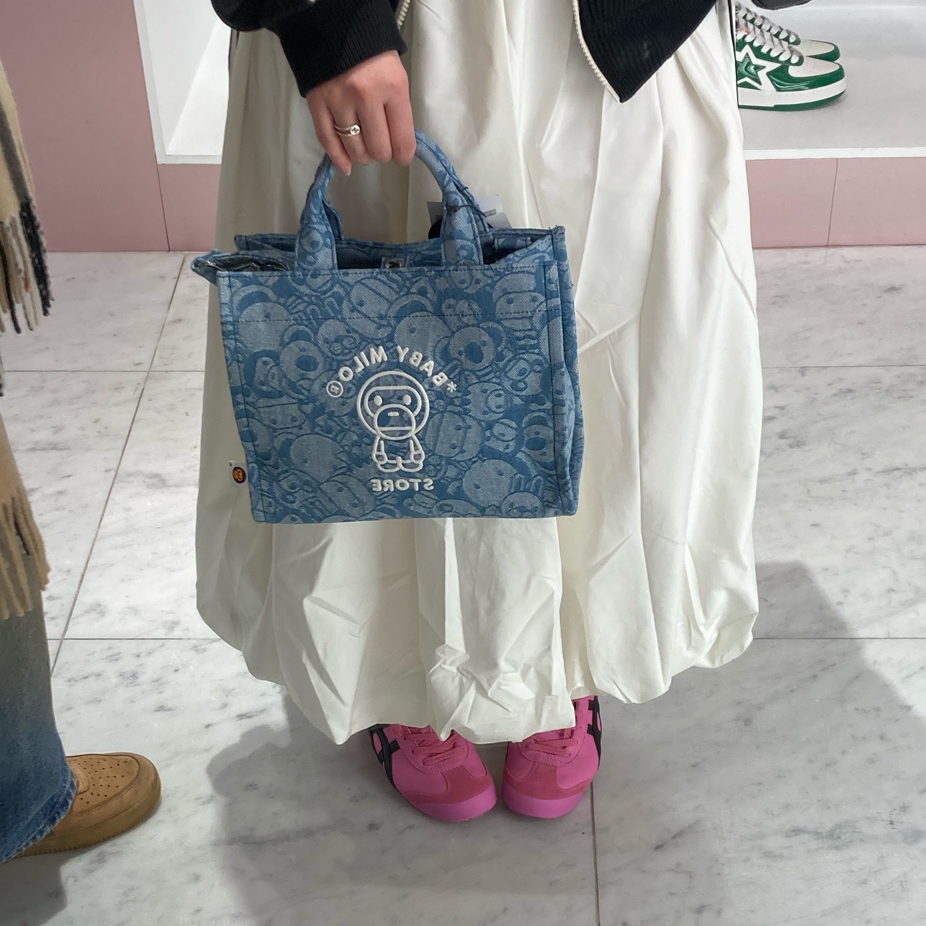 Onitsuka Tiger Mexico 66 Dragon Fruit Black, BAPE Baby Milo Small Tote Bag #2 Sax 착용 스타일 - 1