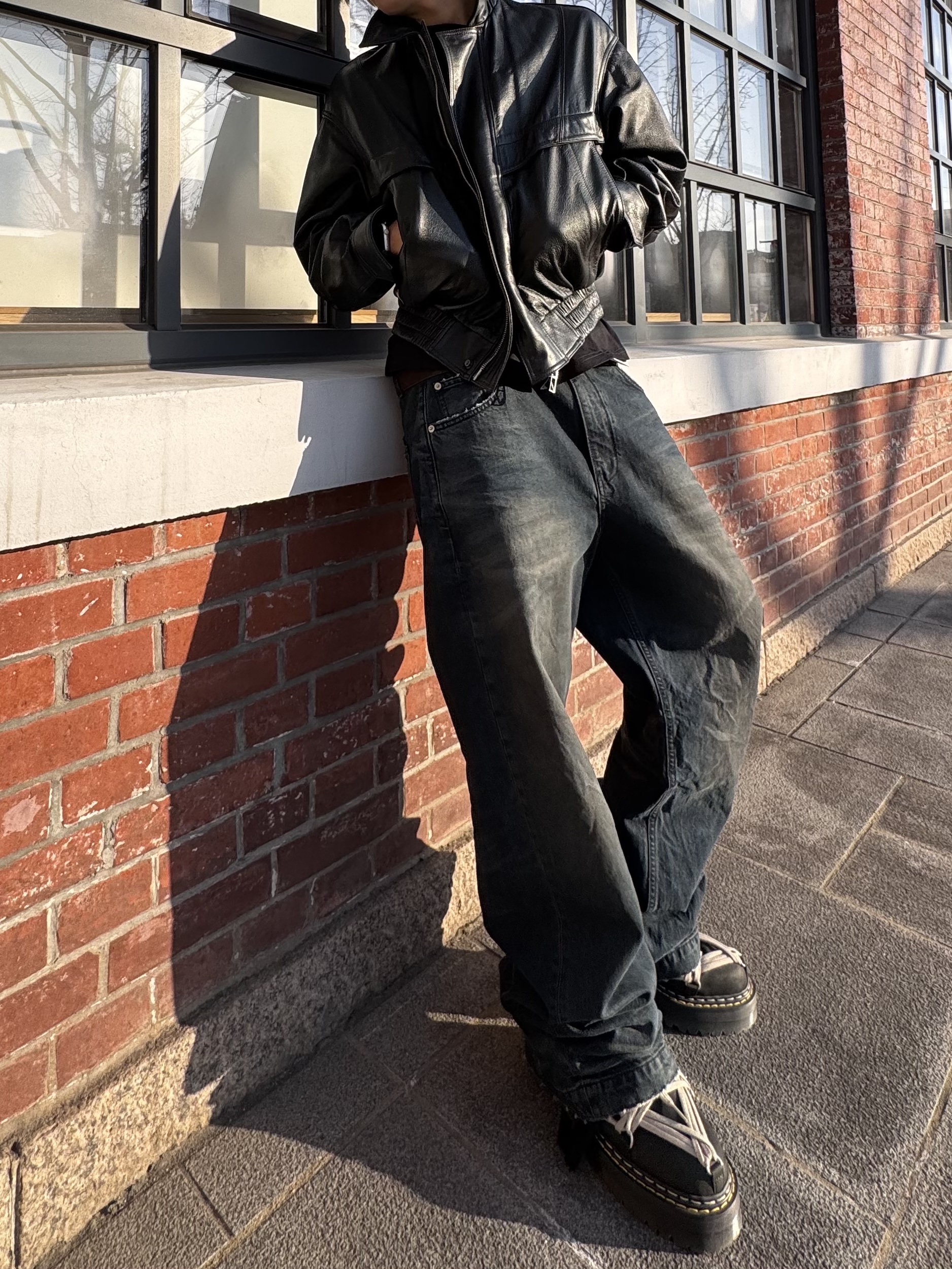 Ray-Ban Balorama Shiny Black Frame Grey Blue Light Filter Lense, Nonnod Zen Dirty Oil Washed Denim Pants 착용 스타일 - 2