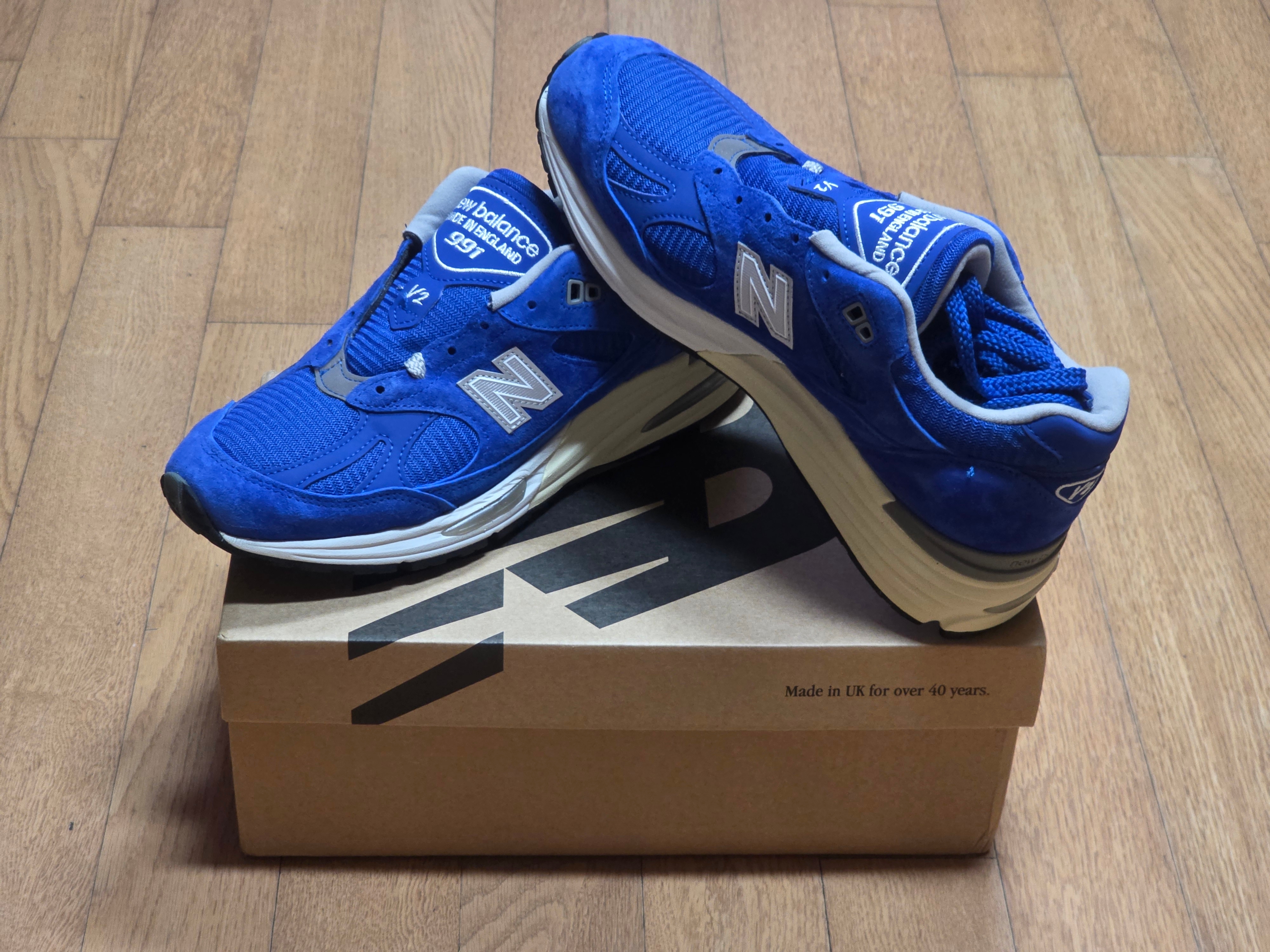 New Balance 991v2 Made in UK Dazzling Blue 착용 스타일 - 1