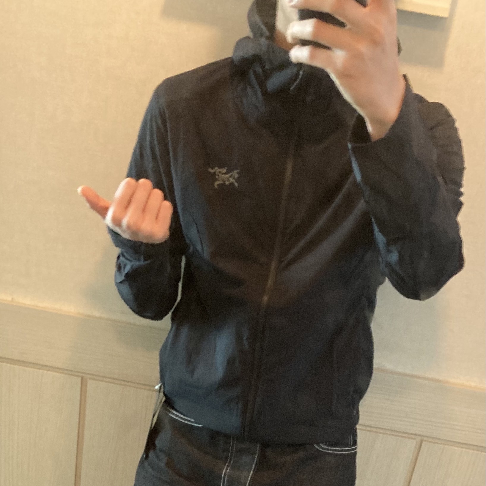 Arc'teryx Atom SL Hoody Black 착용 스타일 - 1