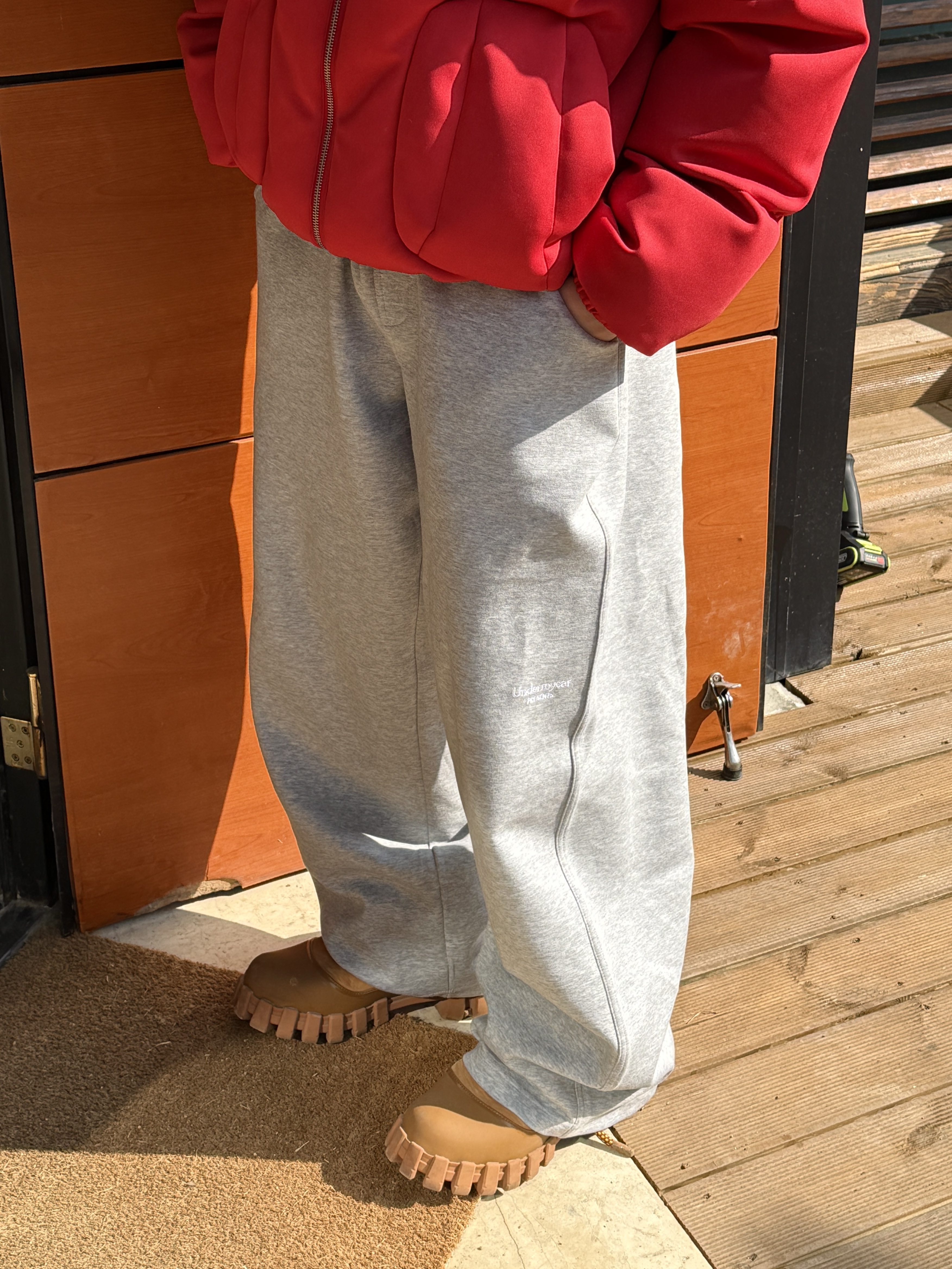 Undermycar Mu.163 Classic Logo Baggy Fit Sweat Pants Melange Gray, Timberland x Humberto Leon 6 Inch Boot Wheat Nubuck - Medium 착용 스타일 - 4