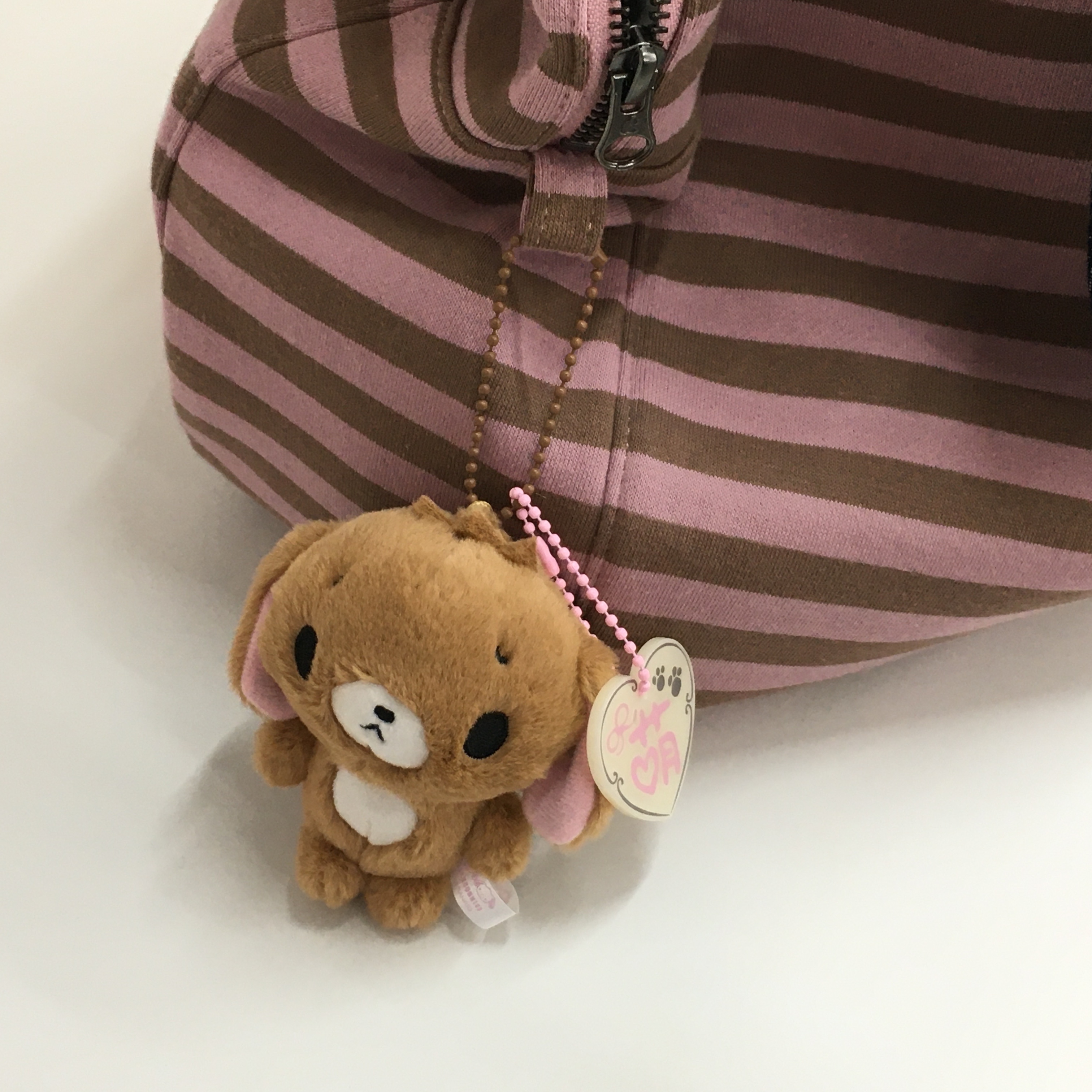 COYSEIO EMA Tiny Friends Stripe Bag Pink Beige 착용 스타일 - 2