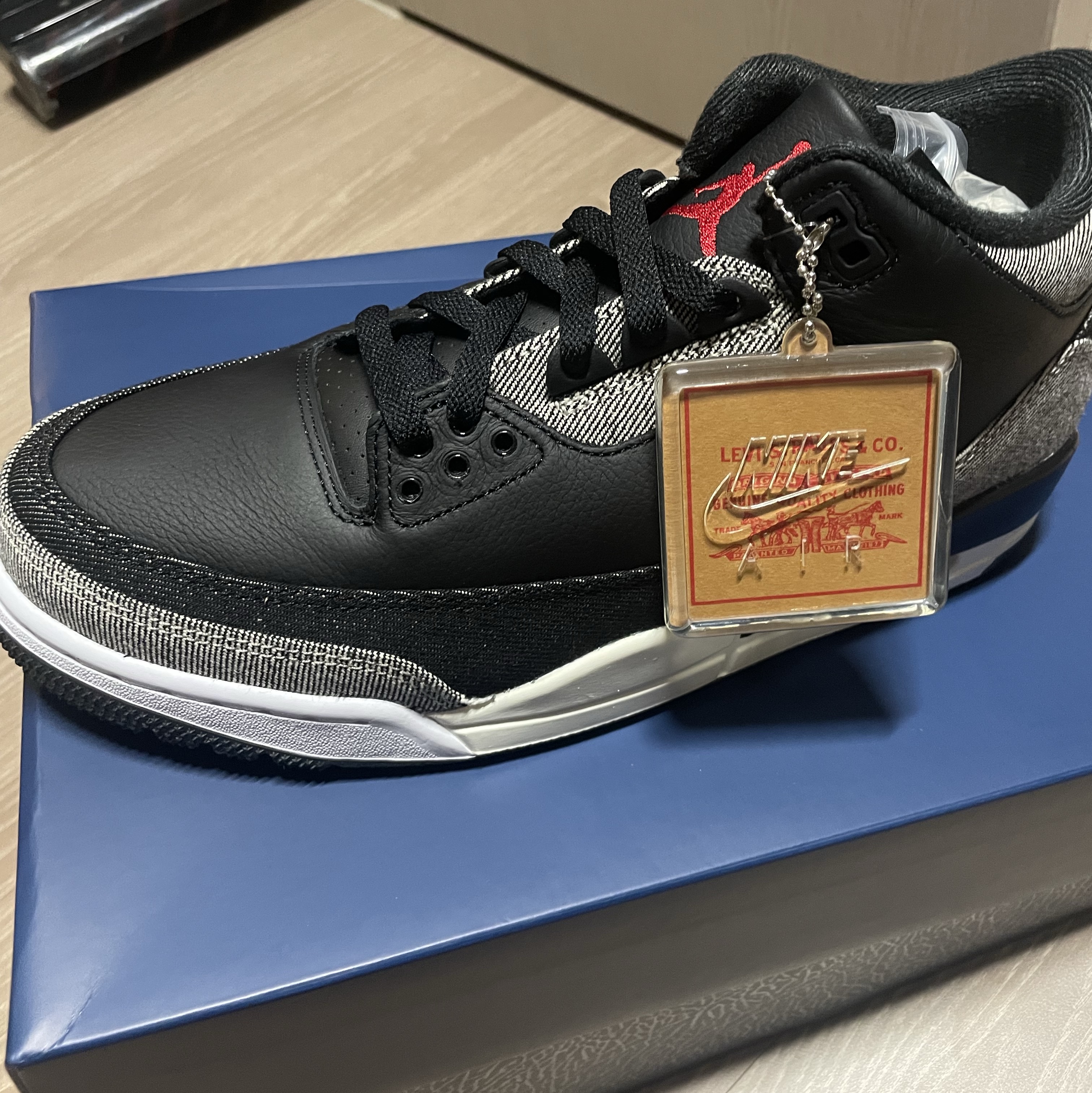Jordan 3 x Levi’s Black and White 착용 스타일 - 4