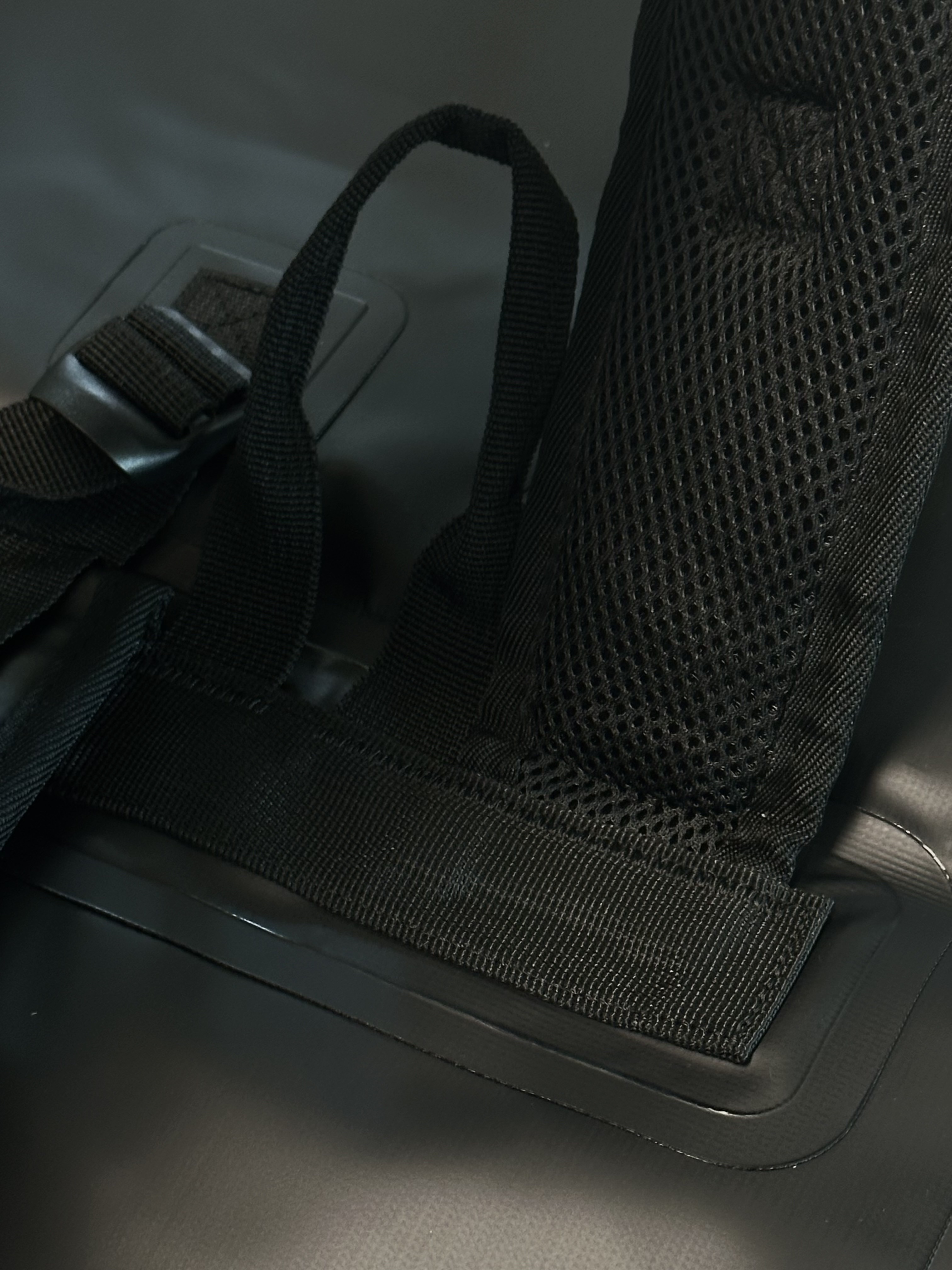 Yeezy BP-01 Black 착용 스타일 - 5