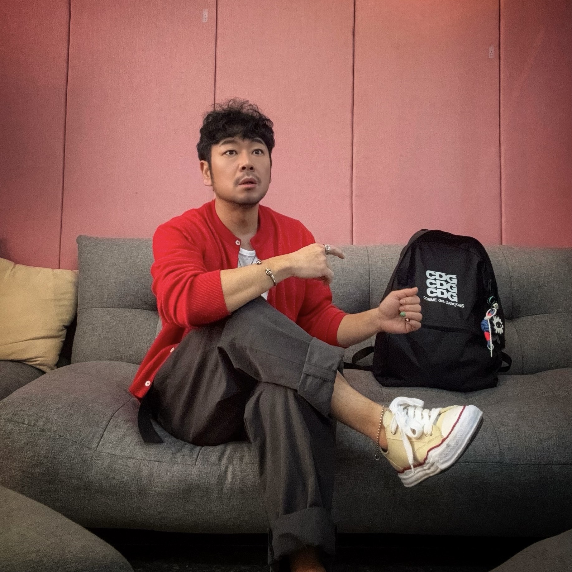 Maison Mihara Yasuhiro Peterson OG Sole Canvas Low-top Sneakers Natural, CDG Backpack Black 착용 스타일 - 3