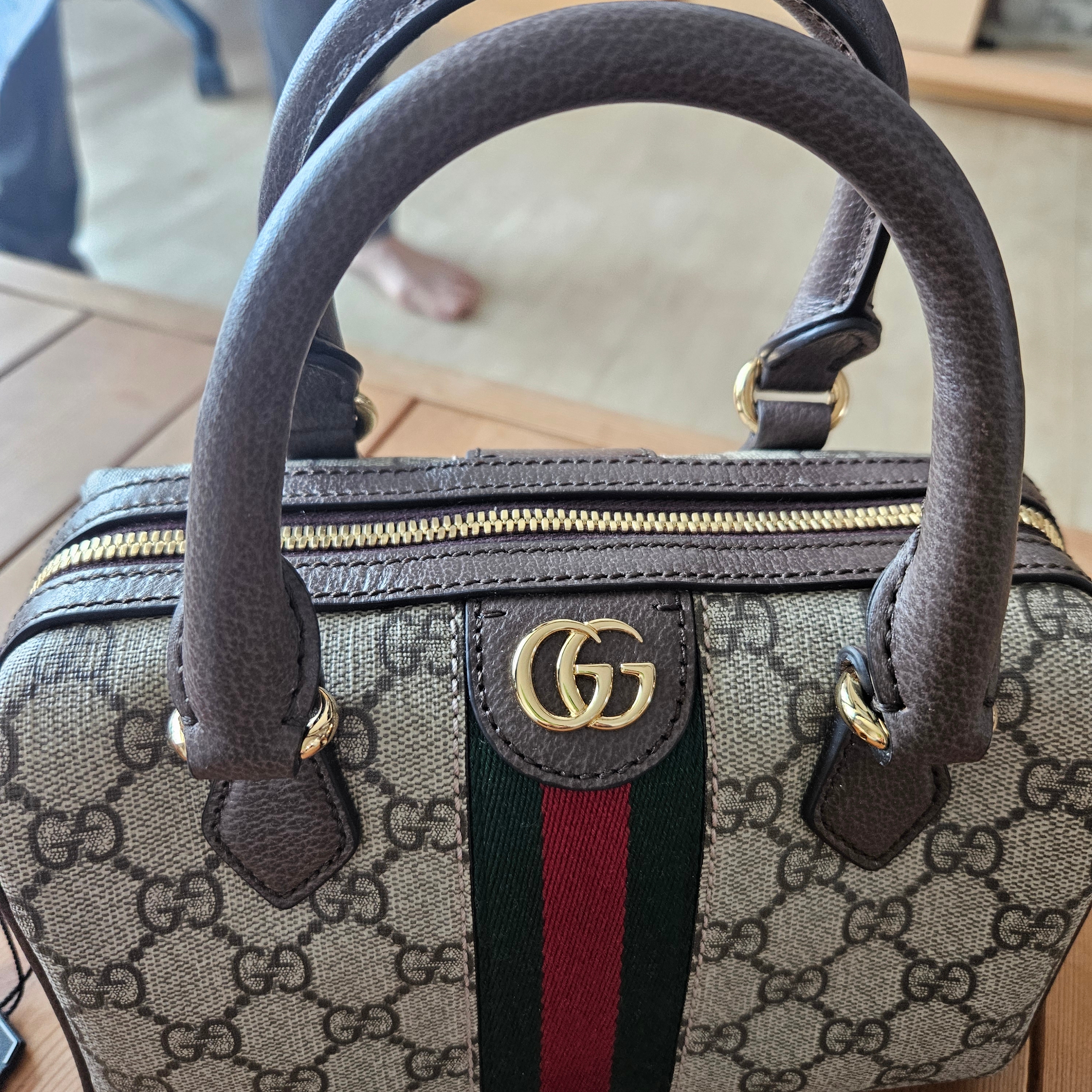 Gucci Ophidia GG Mini Top Handle Bag Beige Ebony Canvas 착용 스타일