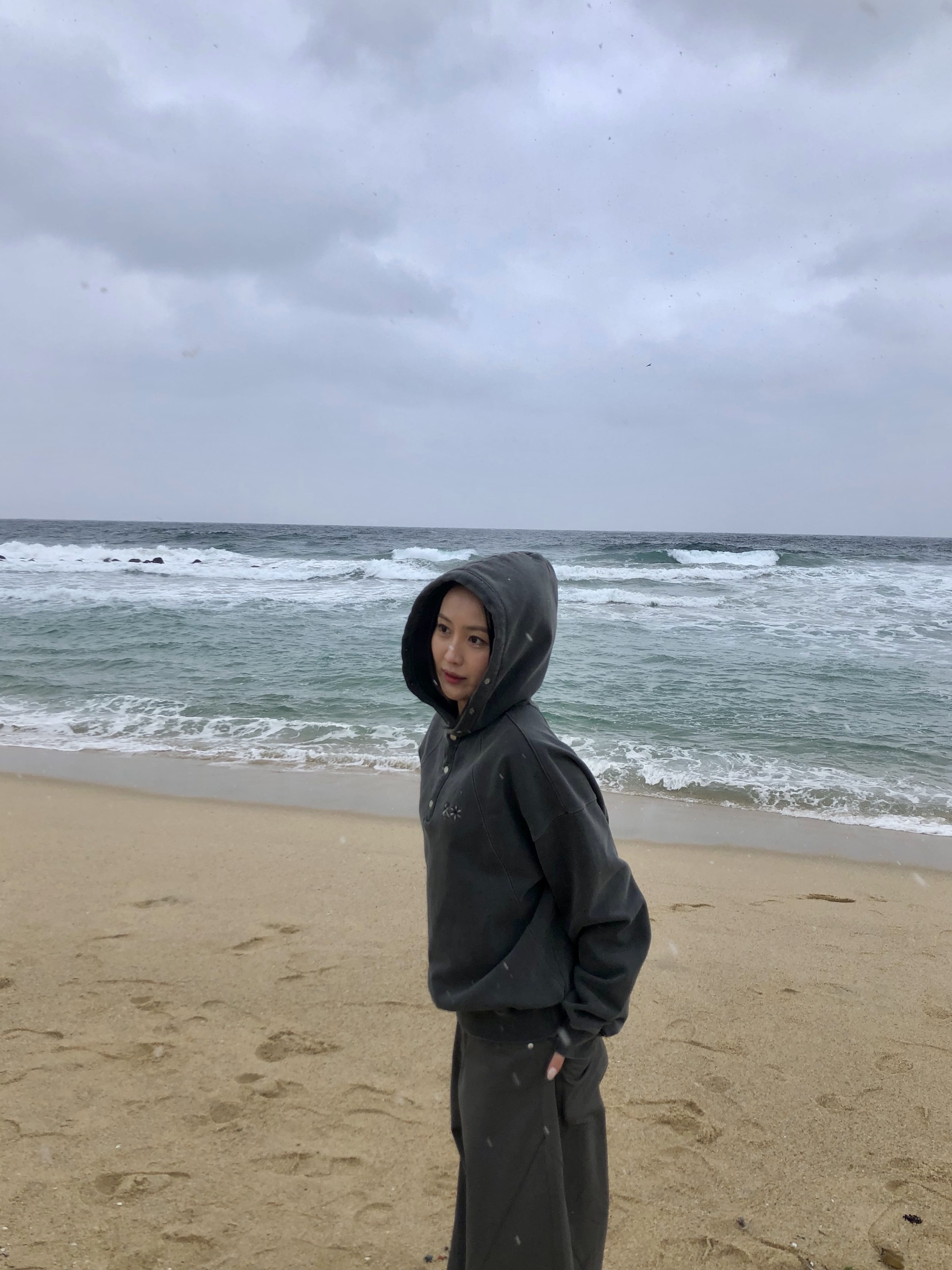 Riomeu Pigment Heavy Sweat Burton Hoodie Charcoal 착용 스타일 - 2