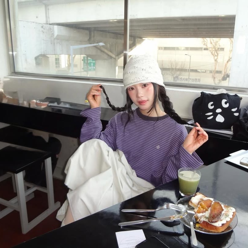 SLOW RECORD HOUSE Stripe Long Sleeve Purple 착용 스타일 - 1