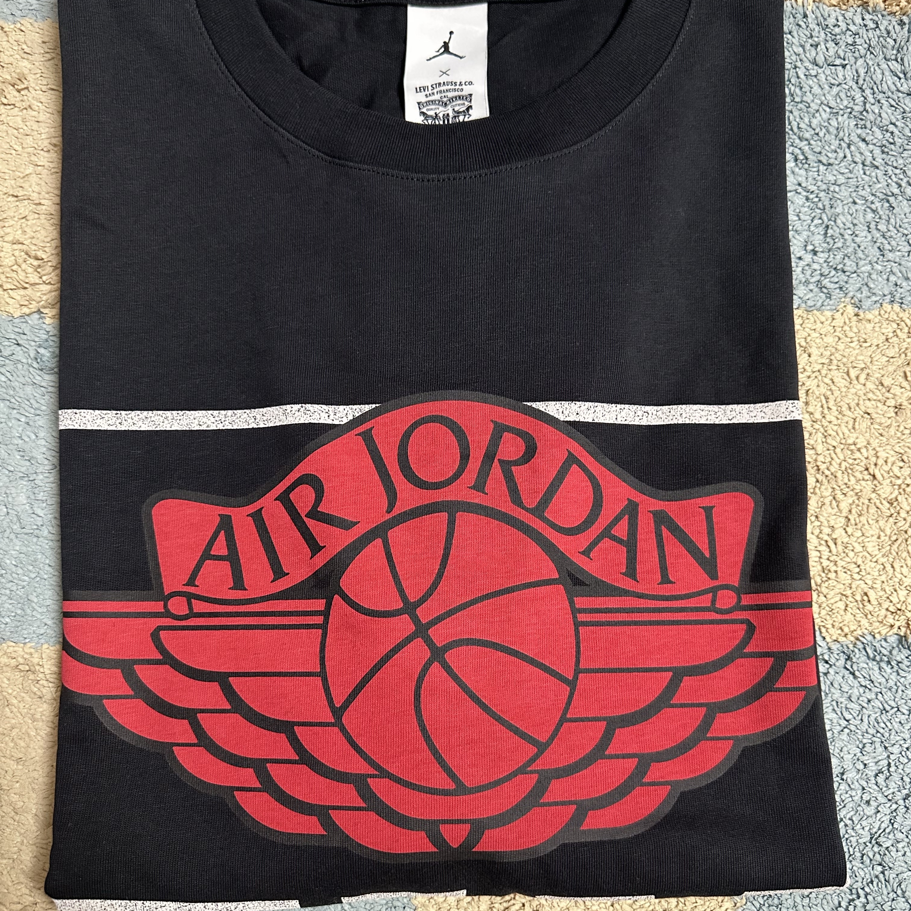 Jordan x Levi's Short Sleeve T-Shirt Black (IM6728-010) 착용 스타일