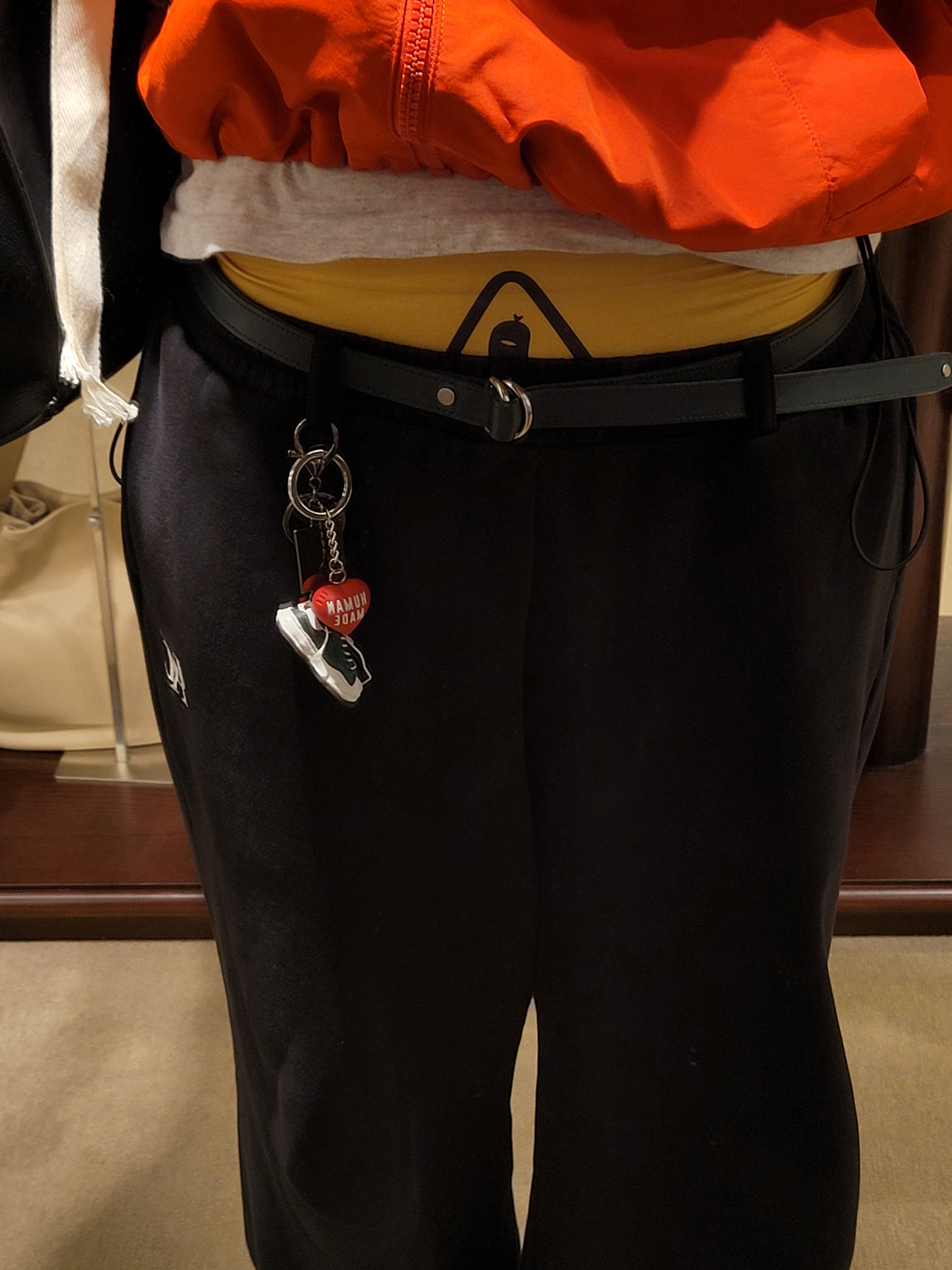 Human Made Heart Rubber Key Chain Red, Odyssey x Maison Mihara Yasuhiro Blakey Keyring Green 착용 스타일 - 1