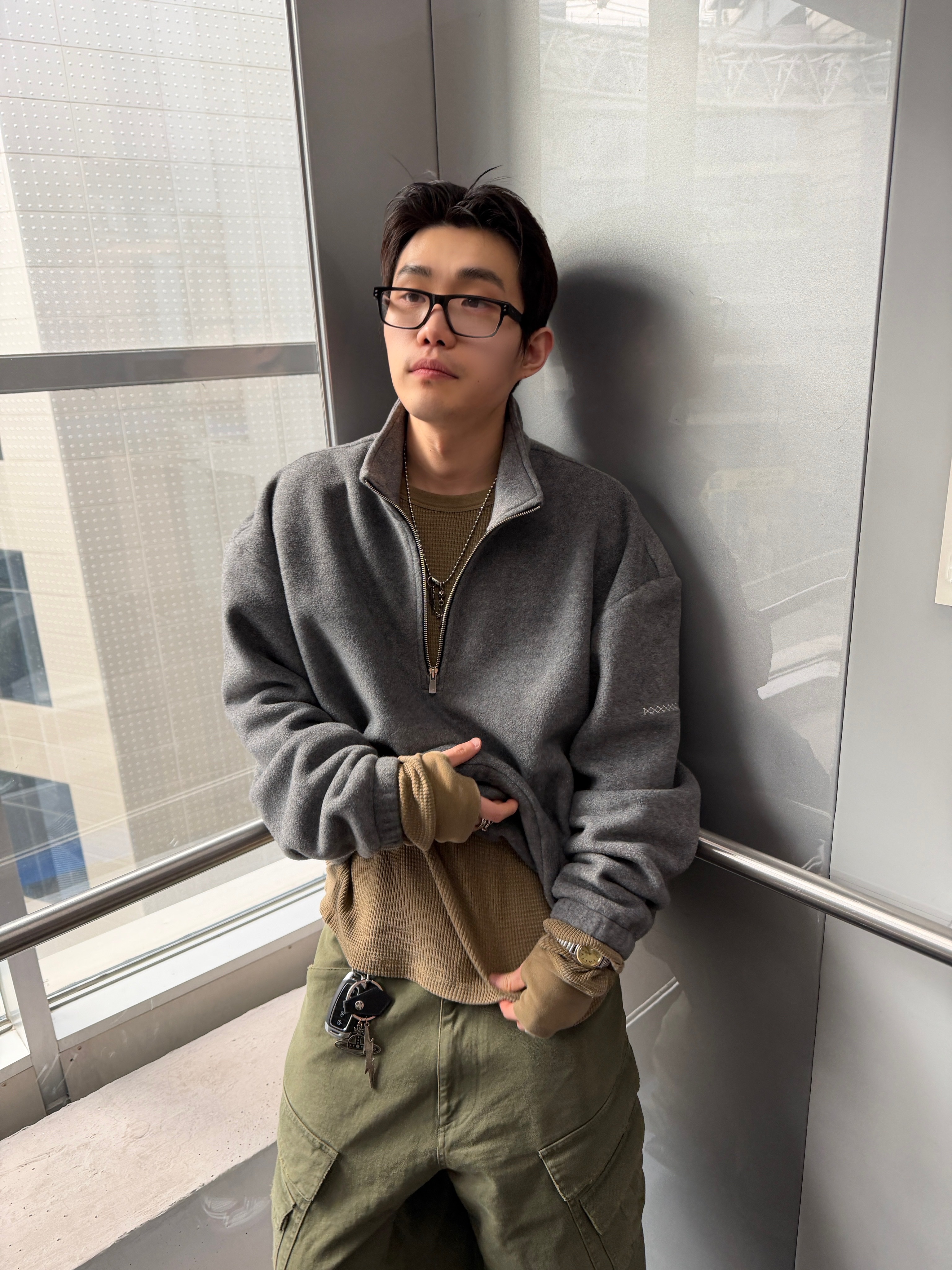 Nonnod Double Pocket Cargo Pants Vintage Khaki 착용 스타일 - 4