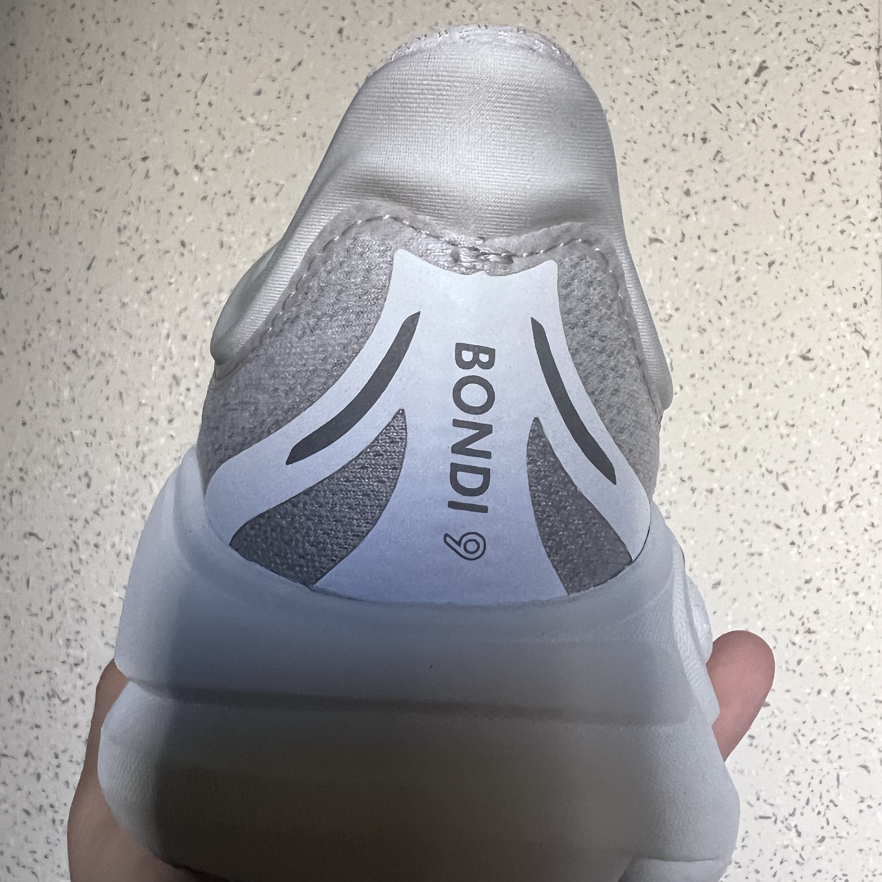 (W) Hoka Bondi 9 Stardust Silver - Wide 착용 스타일 - 2
