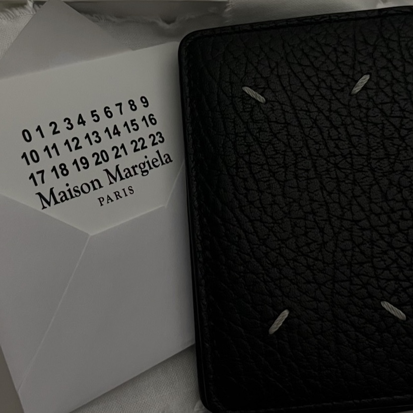Maison Margiela Bovine Leather Card Holder Black 착용 스타일