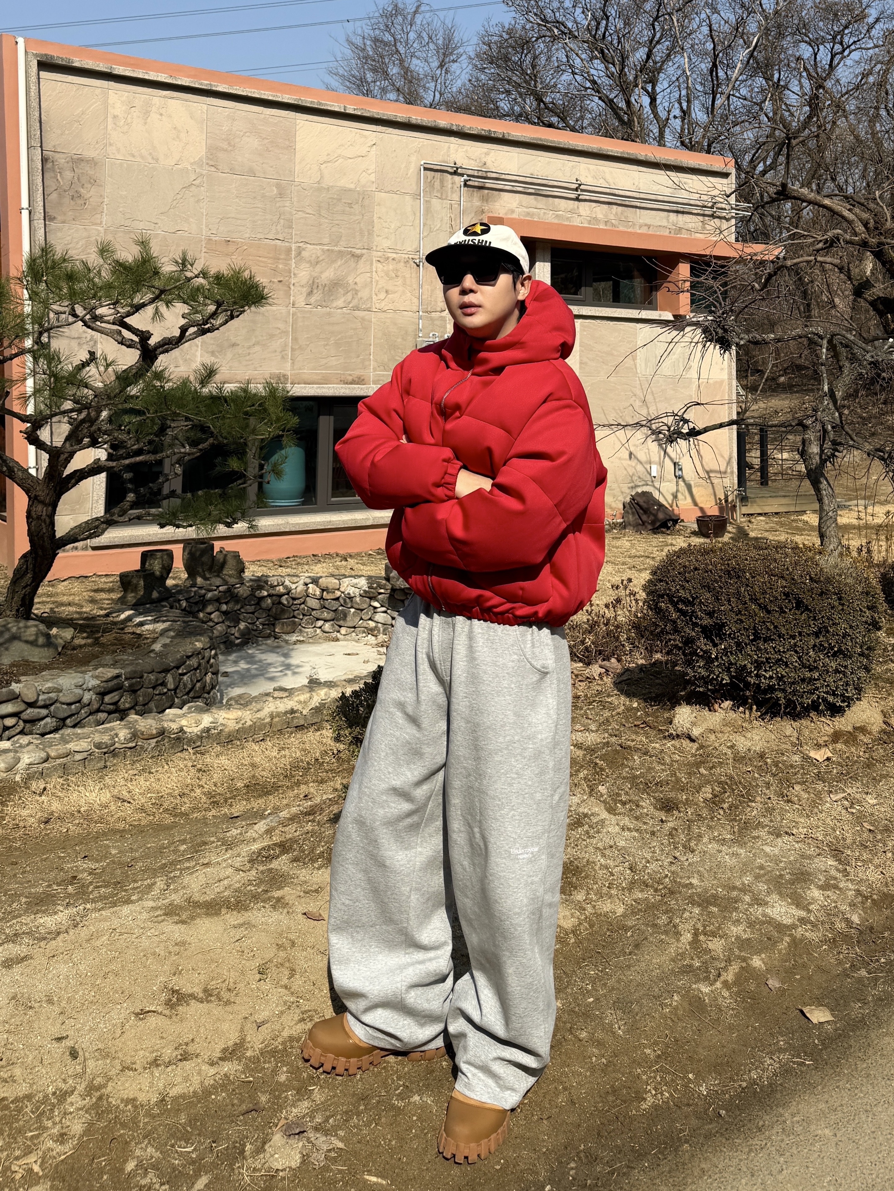 Undermycar Mu.163 Classic Logo Baggy Fit Sweat Pants Melange Gray, Timberland x Humberto Leon 6 Inch Boot Wheat Nubuck - Medium 착용 스타일 - 1