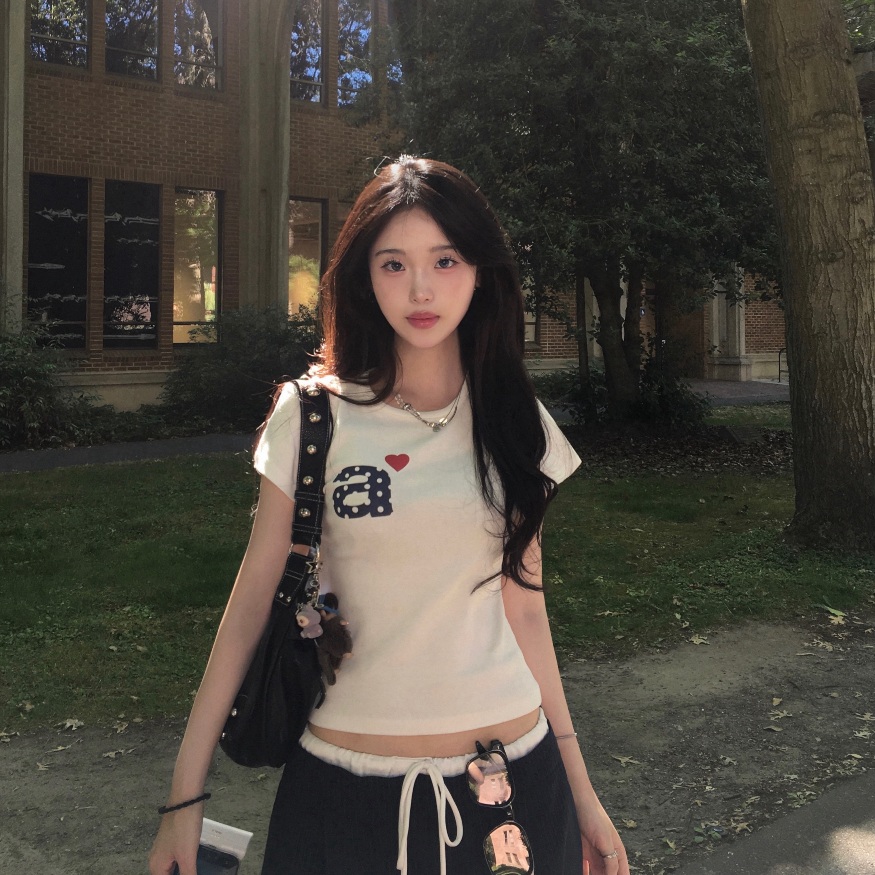 AEAE Dot Small Letter Tee White 착용 스타일 - 2
