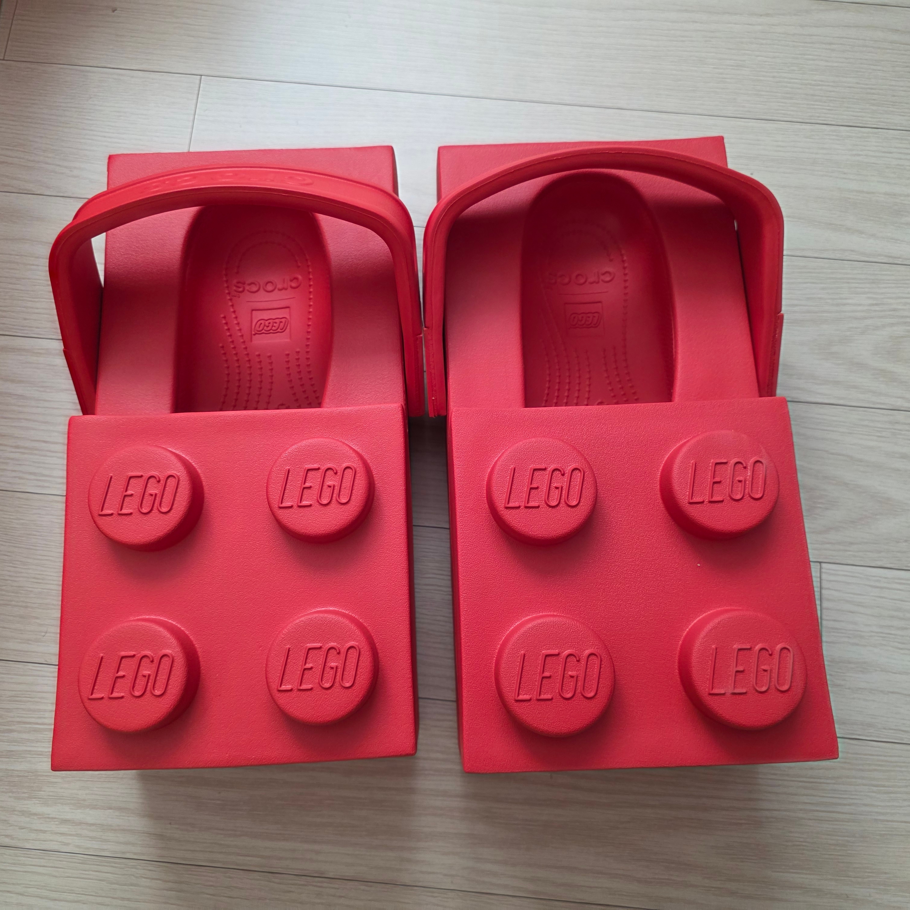 Lego x Crocs Brick Clog Bright Red 착용 스타일 - 2