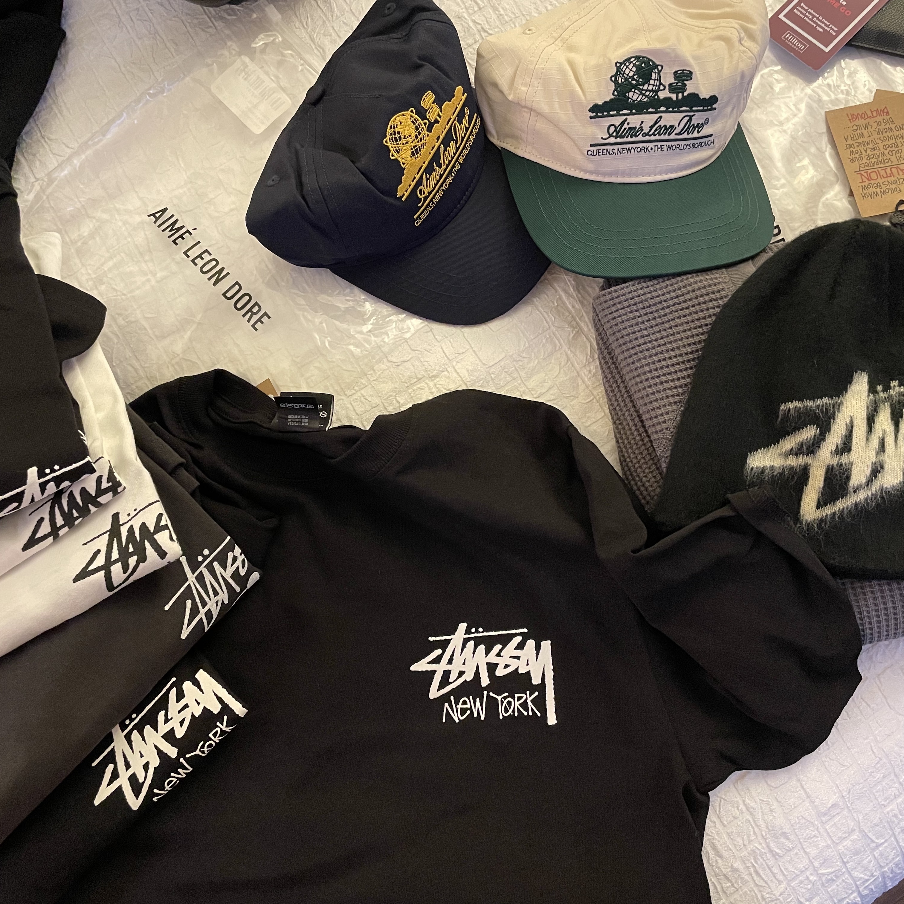 Stussy Stock New York T-Shirt Black, Stussy Stock New York T-Shirt White 착용 스타일 - 1